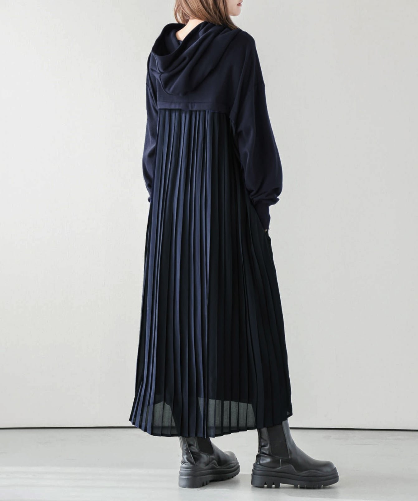 【ラジュール/Lajour】のフードプリーツワンピース 人気、トレンドファッション・服の通販 founy(ファニー) 　ファッション　Fashion　レディースファッション　Fashion for Women　ワンピース　Dresses　シフォン　Chiffon, Lightweight Fabric　スウェット / スエット　Sweatshirt, Sweatwear　トレンド　Trend, Trending Now　プリーツ　Pleats, Pleated　人気　Popular, Best Seller　楽ちん　Easy Fit, Comfortable　 other-1|ID: prp329100004706294 ipo3291000000034313391
