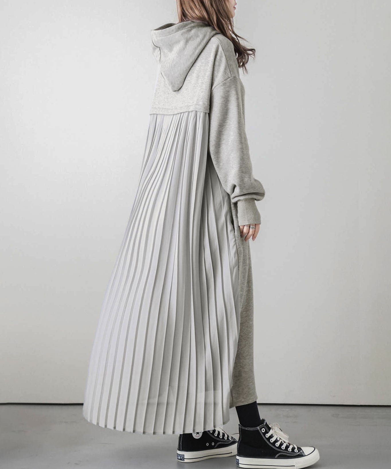 【ラジュール/Lajour】のフードプリーツワンピース インテリア・キッズ・メンズ・レディースファッション・服の通販 founy(ファニー) 　ファッション　Fashion　レディースファッション　Fashion for Women　ワンピース　Dresses　シフォン　Chiffon, Lightweight Fabric　スウェット / スエット　Sweatshirt, Sweatwear　トレンド　Trend, Trending Now　プリーツ　Pleats, Pleated　人気　Popular, Best Seller　楽ちん　Easy Fit, Comfortable　グレー|ID: prp329100004706294 ipo3291000000034313397