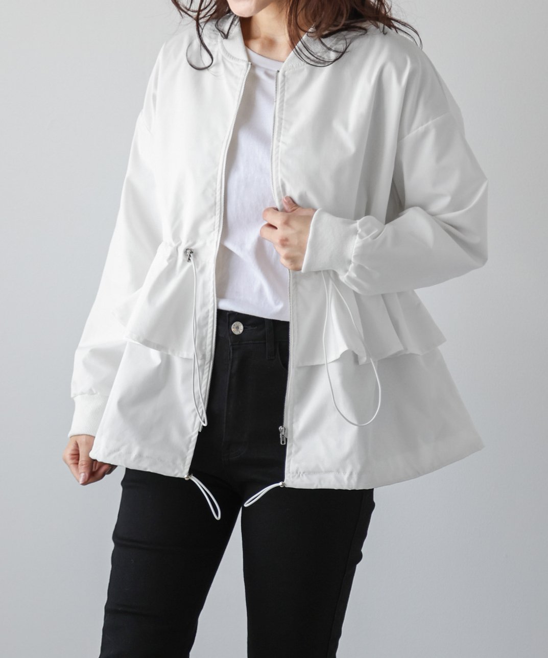 【ラジュール/Lajour】のフリルデザインライトブルゾン インテリア・キッズ・メンズ・レディースファッション・服の通販 founy(ファニー) 　ファッション　Fashion　レディースファッション　Fashion for Women　アウター　Coat / Outerwear Collection　ブルゾンジャケット・スポーティアウター　Blouson Jackets　ドローコード　Drawcord, Drawstring Cord　フェミニン　Feminine, Girly　フリル　Frill, Ruffle　ブルゾン　Blouson, Bomber Jacket　ペプラム　Peplum, Flared Hem　切替　Switching, Contrast Panel　防寒　Cold Protection, Winter-Ready　ホワイト|ID: prp329100004706352 ipo3291000000033989591