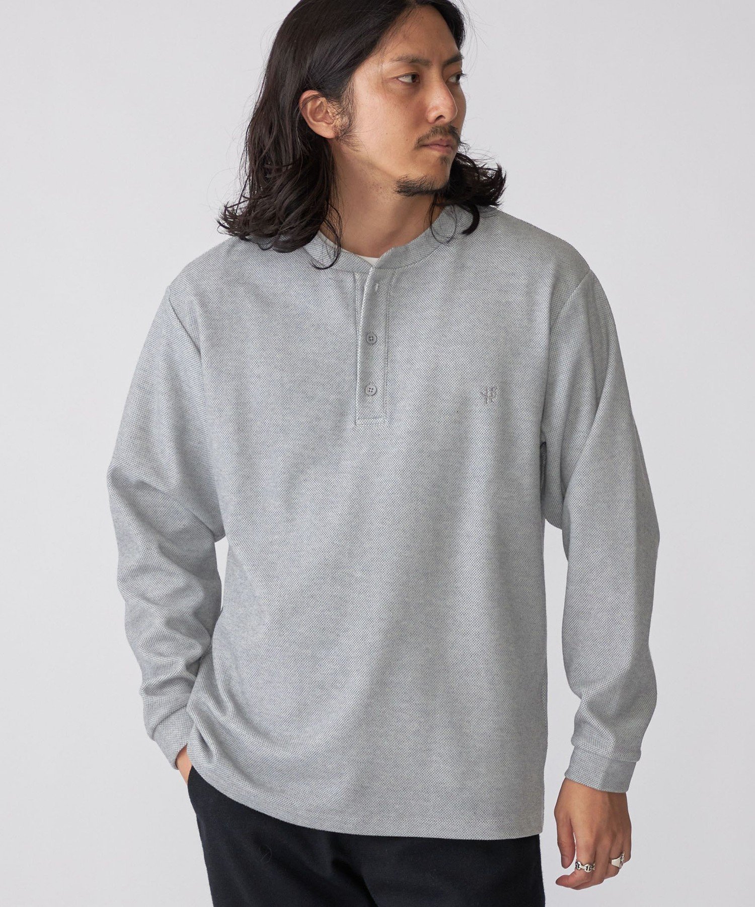 【シップス/SHIPS / MEN】の【WEB限定】SHIPS 抗菌・防臭 ワンポイントロゴ バーズアイ ヘンリーネック 長袖 Tシャツ インテリア・キッズ・メンズ・レディースファッション・服の通販 founy(ファニー) 　ファッション　Fashion　メンズファッション　Fashion for Men　インナー　Innerwear　クッション　Cushion, Throw Pillow　抗菌　Antibacterial, Bacteria-Resistant　スウェット / スエット　Sweatshirt, Sweatwear　スリーブ　Sleeve, Long Sleeve / Short Sleeve　長袖　Long Sleeve, Full Sleeve　バランス　Balance, Style Balance　ロング　Long, Long-Length　ワンポイント　One Point, Statement Accent　ライトグレー|ID: prp329100004706443 ipo3291000000034101749