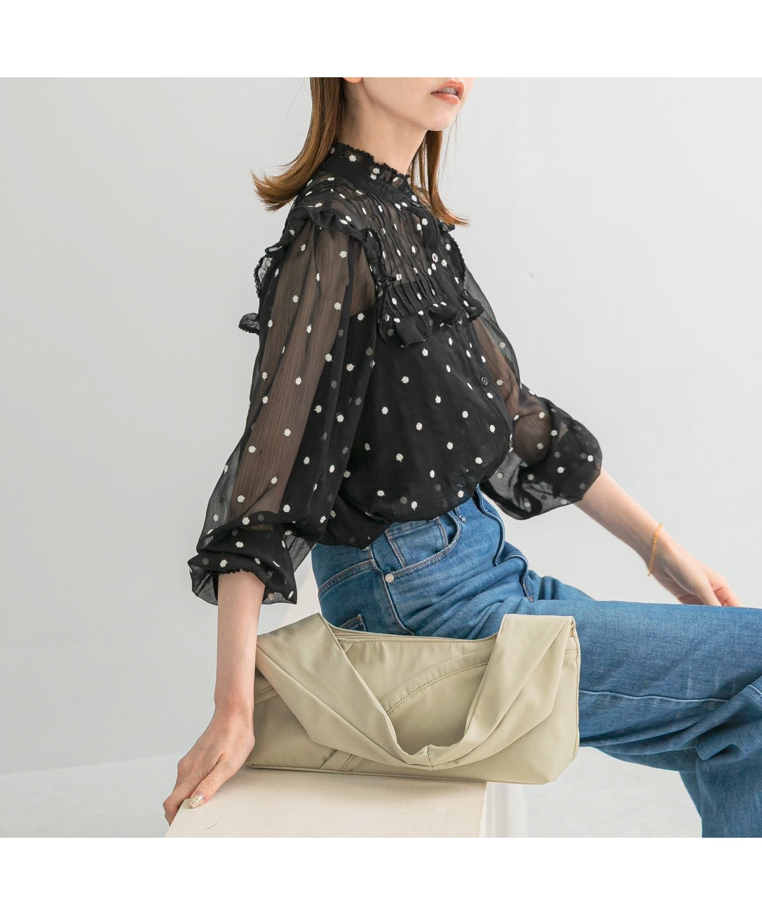 【アーバンリサーチ ロッソ/URBAN RESEARCH ROSSO】の『WEB限定』フラワー刺繍フリルネックブラウス インテリア・キッズ・メンズ・レディースファッション・服の通販 founy(ファニー) 　ファッション　Fashion　レディースファッション　Fashion for Women　トップス・カットソー　Cut & Sew Tops　シャツ・ブラウス・オフィスカジュアル　Elegant Blouses & Button-Ups　2025年　2025　2025-2026秋冬・A/W　Autumn/Winter 2025–26 AW25–26　冬　Winter / This Winter　デニム　Denim, Jeans Material　フェミニン　Feminine, Girly　フラワー　Flower, Floral　フリル　Frill, Ruffle　A/W・秋冬　Autumn/Winter　BLACK|ID: prp329100004706653 ipo3291000000033993678