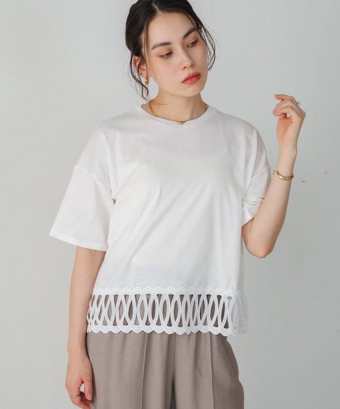 【バブ ブージュルード/Bab Bou Jeloud】の裾レースミディアムTシャツ インテリア・キッズ・メンズ・レディースファッション・服の通販 founy(ファニー) https://founy.com/ ファッション Fashion レディースファッション Fashion for Women トップス・カットソー Cut & Sew Tops シャツ・ブラウス・オフィスカジュアル Elegant Blouses & Button-Ups ロングTシャツ・Tシャツ Longline T-Shirts & Tees エレガント 上品 Elegant シンプル Simple, Minimal デニム Denim, Jeans Material フェミニン Feminine, Girly レース Lace, Lace Fabric ワイド Wide, Wide Fit 再入荷 Restock / Back in Stock |ID: prp329100004707189 ipo3291000000033997297