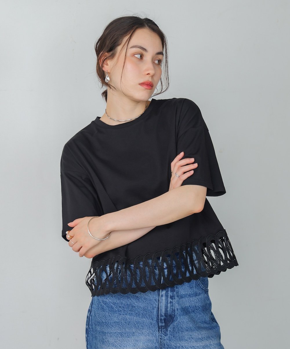 【バブ ブージュルード/Bab Bou Jeloud】の裾レースミディアムTシャツ インテリア・キッズ・メンズ・レディースファッション・服の通販 founy(ファニー) 　ファッション　Fashion　レディースファッション　Fashion for Women　トップス・カットソー　Cut & Sew Tops　シャツ・ブラウス・オフィスカジュアル　Elegant Blouses & Button-Ups　ロングTシャツ・Tシャツ　Longline T-Shirts & Tees　エレガント 上品　Elegant　シンプル　Simple, Minimal　デニム　Denim, Jeans Material　フェミニン　Feminine, Girly　レース　Lace, Lace Fabric　ワイド　Wide, Wide Fit　再入荷　Restock / Back in Stock　BLACK|ID: prp329100004707189 ipo3291000000033997299