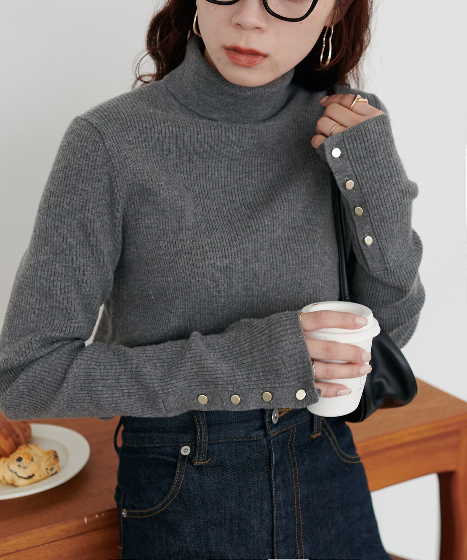 【ディスコート/Discoat】の【WEB限定】リブ袖口ボタンタートル インテリア・キッズ・メンズ・レディースファッション・服の通販 founy(ファニー) 　ファッション　Fashion　レディースファッション　Fashion for Women　トップス・カットソー　Cut & Sew Tops　インナー　Innerwear　スリット　Slit, Slit Detail　タートル　Turtleneck, Turtle Collar　タートルネック　Turtleneck, High Neck　フィット　Fit, Slim Fit　ベーシック　Basic, Essential　ボーダー　Border, Stripe　グレー|ID: prp329100004707273 ipo3291000000033998225
