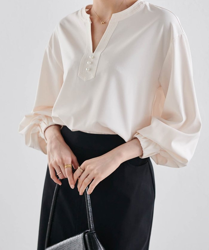 【ラナン/Ranan】のパールキーネック長袖ブラウス インテリア・キッズ・メンズ・レディースファッション・服の通販 founy(ファニー) https://founy.com/ ファッション Fashion レディースファッション Fashion for Women トップス・カットソー Cut & Sew Tops シャツ・ブラウス・オフィスカジュアル Elegant Blouses & Button-Ups パール Pearl, Pearl Accent 長袖 Long Sleeve, Full Sleeve |ID: prp329100004707279 ipo3291000000033998302