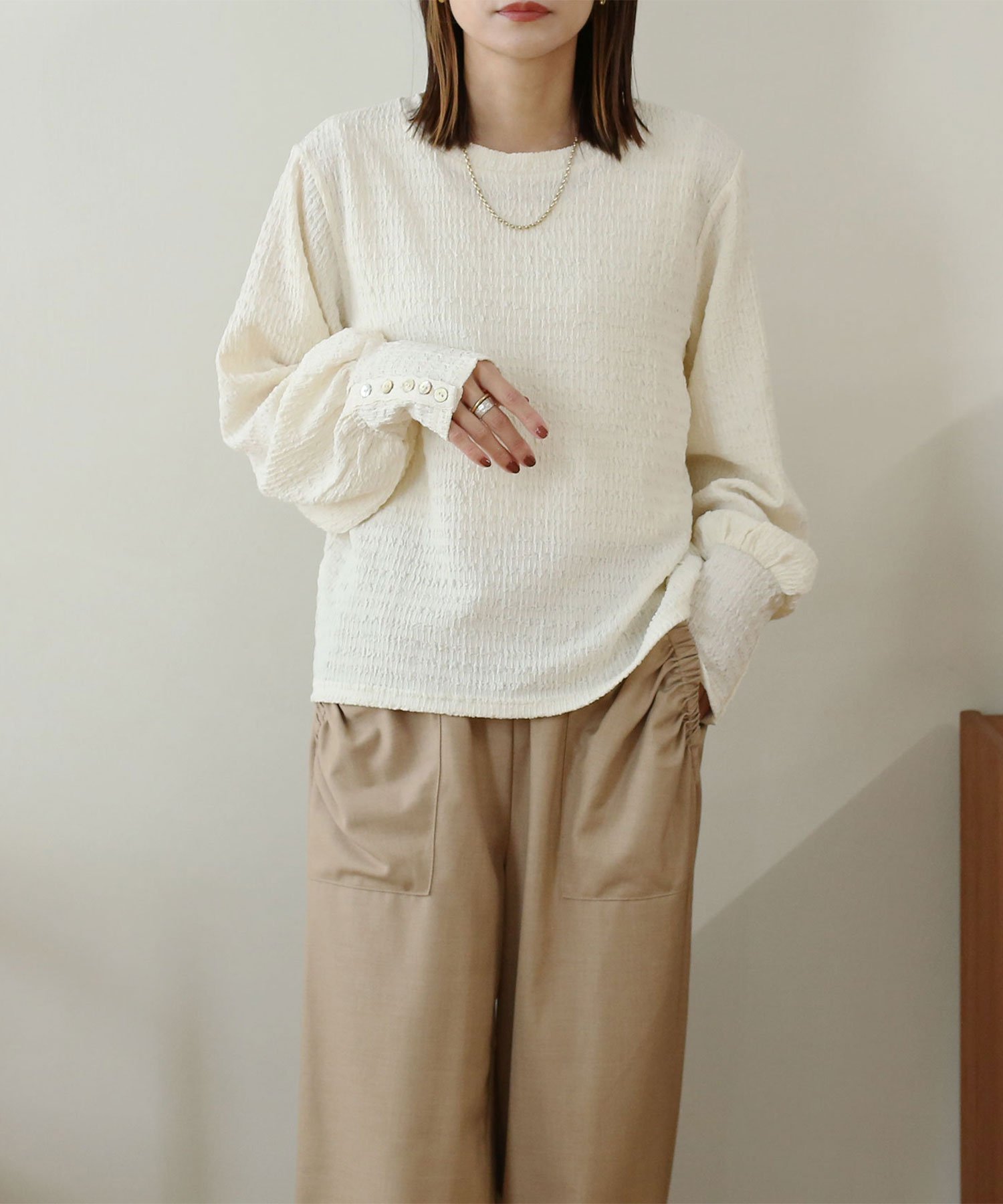 【その他のブランド/Other】のジャガードボタンスリーブトップス インテリア・キッズ・メンズ・レディースファッション・服の通販 founy(ファニー) 　ファッション　Fashion　レディースファッション　Fashion for Women　トップス・カットソー　Cut & Sew Tops　カフス　Cuff Design　ポケット　Pocket, Pocket Detail　長袖　Long Sleeve, Full Sleeve　アイボリー|ID: prp329100004707285 ipo3291000000033998392