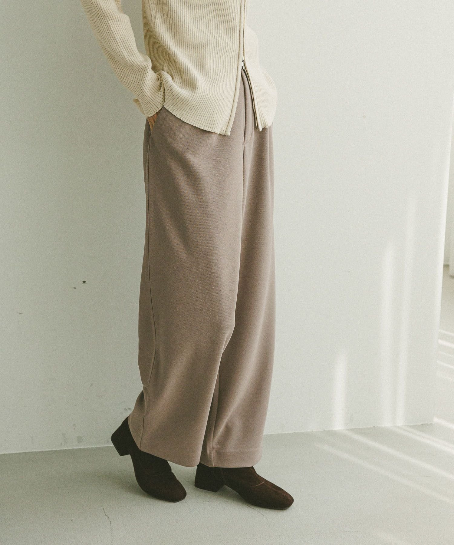 【グローバルワーク/GLOBAL WORK】のイージーケアストレッチワイドパンツ/599597 インテリア・キッズ・メンズ・レディースファッション・服の通販 founy(ファニー) 　ファッション　Fashion　レディースファッション　Fashion for Women　パンツ　Pants & Trousers　おすすめ　Recommended / Our Picks　カットソー　Cut and Sewn Top　ギャザー　Gathered, Ruffled　シンプル　Simple, Minimal　ストレッチ　Stretch, Stretchy Fabric　ストレート　Straight, Straight Cut　ツイル　Twist, Twisted Detail　バランス　Balance, Style Balance　フィット　Fit, Slim Fit　ロング　Long, Long-Length　ワイド　Wide, Wide Fit　エレガント 上品　Elegant　楽ちん　Easy Fit, Comfortable　秋　Autumn　モカ53|ID: prp329100004707305 ipo3291000000034597168