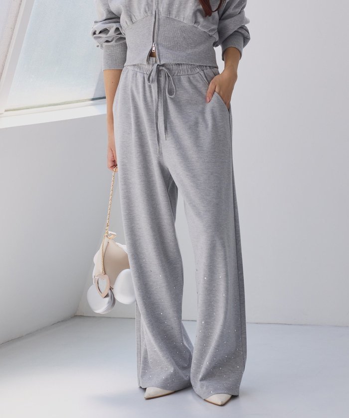 【ナイスクラップ/NICE CLAUP】の裾ビジューカットパンツ インテリア・キッズ・メンズ・レディースファッション・服の通販 founy(ファニー) https://founy.com/ ファッション Fashion レディースファッション Fashion for Women パンツ Pants & Trousers 2025年 2025 2025-2026秋冬・A/W Autumn/Winter 2025–26 AW25–26 おすすめ Recommended / Our Picks クロップド Cropped, Short Length コンパクト Compact, Small Size サンダル Sandals, Summer Shoes シンプル Simple, Minimal スウェット / スエット Sweatshirt, Sweatwear スニーカー Sneakers, Trainers セットアップ Set-Up, Coordinated Outfit タンク Tank Top, Sleeveless Top バランス Balance, Style Balance ビジュー Bijou, Jewel-like Accent フェミニン Feminine, Girly リラックス Relax, Relaxed Fit レース Lace, Lace Fabric ワイド Wide, Wide Fit 楽ちん Easy Fit, Comfortable |ID: prp329100004707333 ipo3291000000033998861