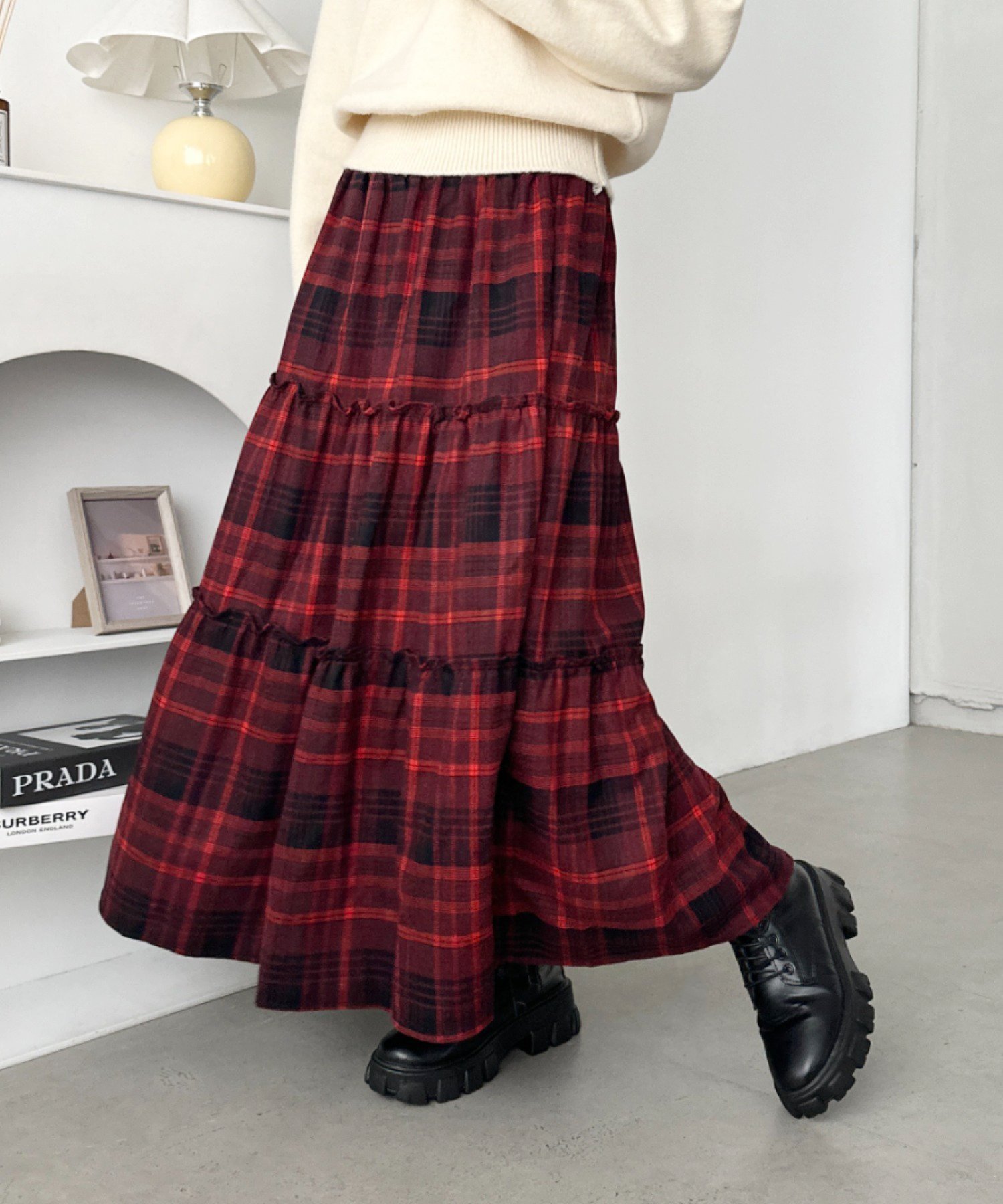 【アウトフィッター ラボ/Outfitter lab】のチェック柄ティアードロングスカート インテリア・キッズ・メンズ・レディースファッション・服の通販 founy(ファニー) 　ファッション　Fashion　レディースファッション　Fashion for Women　スカート　Skirts　ロングスカート　Long Skirts / Maxi & Midi Skirts　ウェーブ　Wavy Pattern　厚底　Platform Shoes　ガーリー　Girly, Feminine Style　シンプル　Simple, Minimal　ジャケット　Jacket, Outerwear　スウェット / スエット　Sweatshirt, Sweatwear　スニーカー　Sneakers, Trainers　チェック　Check, Plaid, Tartan　ティアードスカート　Tiered Skirt, Flounced Skirt　トレンド　Trend, Trending Now　定番　Standard, Basic Item　フレア　Flare, Flared　ロング　Long, Long-Length　冬　Winter / This Winter　A/W・秋冬　Autumn/Winter　おすすめ　Recommended / Our Picks　エレガント 上品　Elegant　レッド|ID: prp329100004707401 ipo3291000000033999613