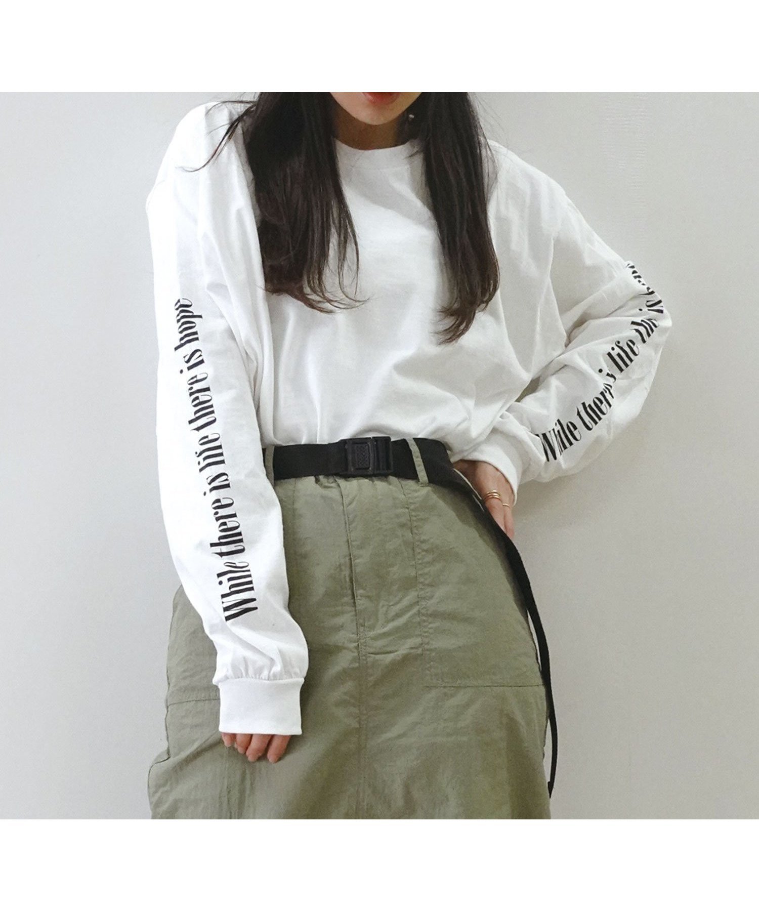 【コーナーズ/CORNERS】の袖ロゴプリント長袖Tシャツ インテリア・キッズ・メンズ・レディースファッション・服の通販 founy(ファニー) 　ファッション　Fashion　レディースファッション　Fashion for Women　トップス・カットソー　Cut & Sew Tops　シャツ・ブラウス・オフィスカジュアル　Elegant Blouses & Button-Ups　ロングTシャツ・Tシャツ　Longline T-Shirts & Tees　プリント　Print, Printed Pattern　ベスト　Vest, Waistcoat　長袖　Long Sleeve, Full Sleeve　オフホワイト|ID: prp329100004707449 ipo3291000000033999956