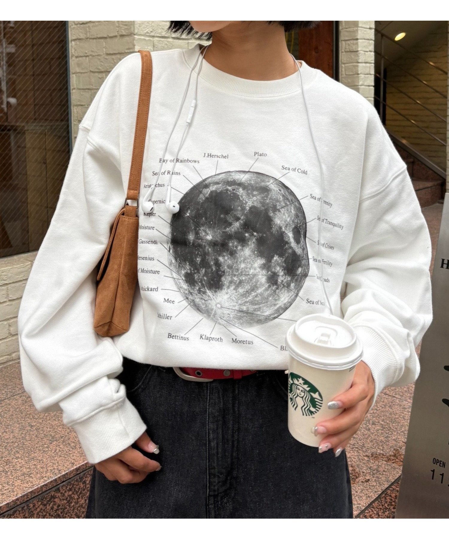 【チャオパニックティピー/CIAOPANIC TYPY】の【WEB限定】【UNISEX】MOON/EARTHスウェット インテリア・キッズ・メンズ・レディースファッション・服の通販 founy(ファニー) 　ファッション　Fashion　レディースファッション　Fashion for Women　トップス・カットソー　Cut & Sew Tops　レディースパーカー・カジュアルフーディー　Casual Hoodies & Sweatshirts　スウェット・クルーネックトップス　Sweatshirts & Crewnecks / Relaxed Fit Sweat Tops　カーゴパンツ　Cargo Pants, Utility Pants　スウェット / スエット　Sweatshirt, Sweatwear　デニム　Denim, Jeans Material　トレンド　Trend, Trending Now　ハーフ　Half, Half-Length　フロント　Front, Front Design　プリント　Print, Printed Pattern　ユニセックス　Unisex, Genderless　レース　Lace, Lace Fabric　ワイド　Wide, Wide Fit　おすすめ　Recommended / Our Picks　ホワイト|ID: prp329100004707503 ipo3291000000034000422