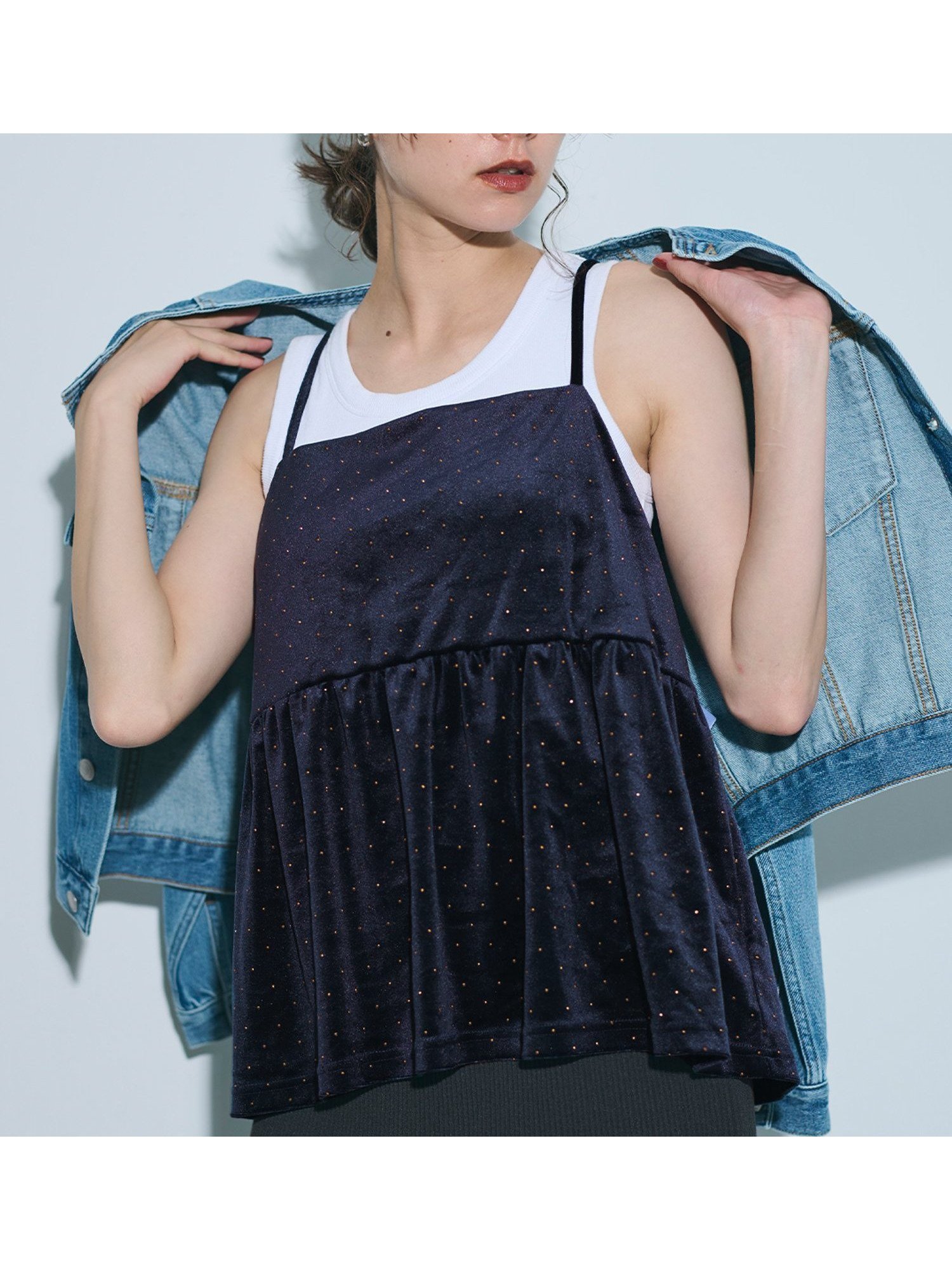 【コカ/COCA】のラインストーンベロアキャミソール インテリア・キッズ・メンズ・レディースファッション・服の通販 founy(ファニー) 　ファッション　Fashion　レディースファッション　Fashion for Women　トップス・カットソー　Cut & Sew Tops　キャミソール&ノースリーブ　Camisoles & Sleeveless Tops　ベロアトップス　Velour Tops / Velvet-Look Items　インナー　Innerwear　エレガント 上品　Elegant　キャミソール　Camisole, Spaghetti Strap Top　ギャザー　Gathered, Ruffled　シンプル　Simple, Minimal　ジャケット　Jacket, Outerwear　ストーン　Stone, Gem-Like　スラックス　Slacks, Dress Pants　デニム　Denim, Jeans Material　ビスチェ　Bustier, Corset Top　フロント　Front, Front Design　ベロア　Velour, Soft Velvet　ポケット　Pocket, Pocket Detail　リボン　Ribbon, Bow　2025年　2025　2025-2026秋冬・A/W　Autumn/Winter 2025–26 AW25–26　Navy|ID: prp329100004707545 ipo3291000000034000818