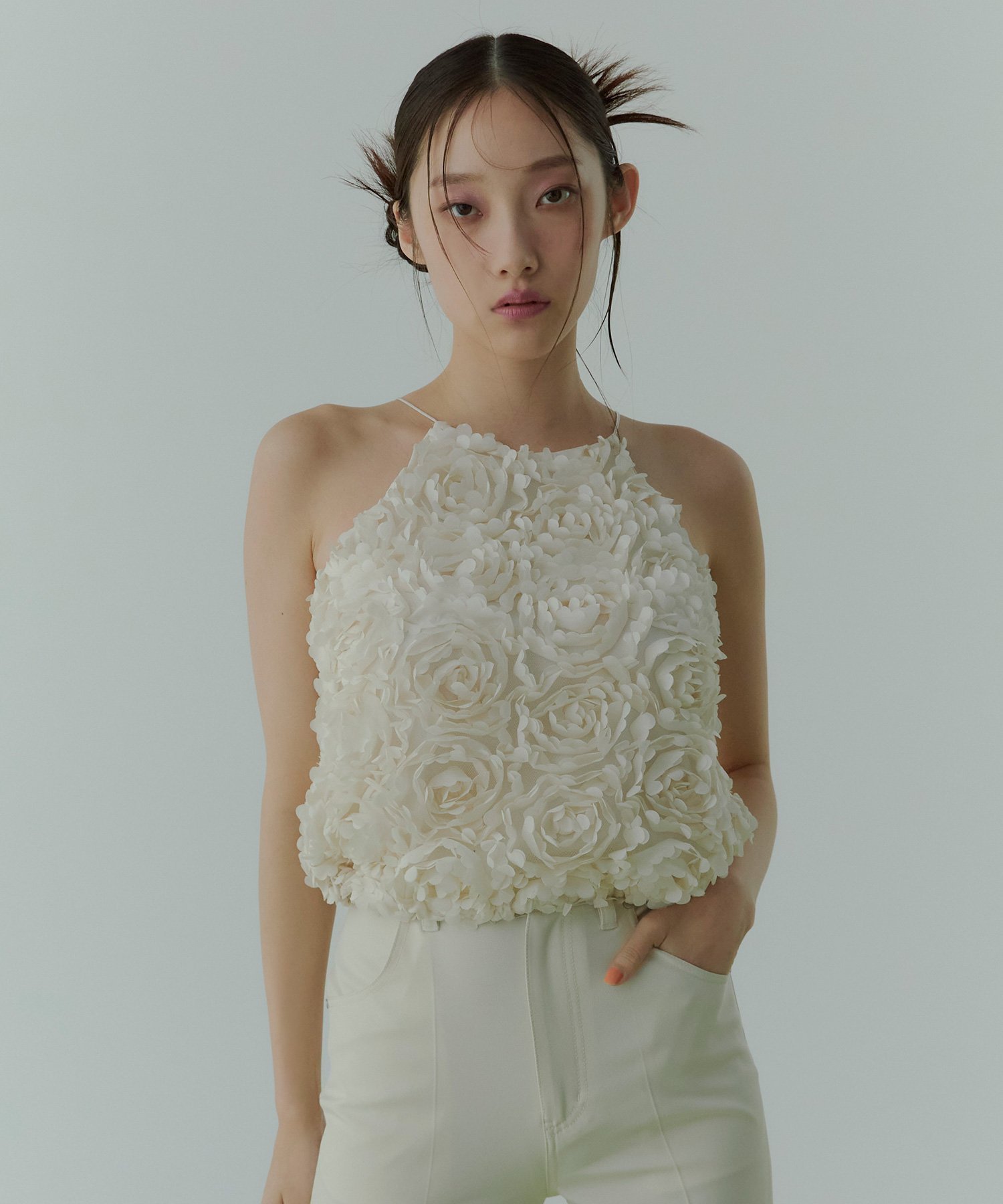 【エイミーイストワール/eimy istoire】のボリュームフラワーモチーフアメスリトップス 人気、トレンドファッション・服の通販 founy(ファニー) 　ファッション　Fashion　レディースファッション　Fashion for Women　トップス・カットソー　Cut & Sew Tops　花柄・フラワープリント・モチーフ　Floral Prints & Motifs / Flower Pattern Tops　アクセサリー　Fashion Accessories　カッティング　Cutting Detail　軽量　Lightweight, Ultra Light　シンプル　Simple, Minimal　ジャケット　Jacket, Outerwear　スラックス　Slacks, Dress Pants　タイトスカート　Pencil Skirt, Tight Skirt　デニム　Denim, Jeans Material　バランス　Balance, Style Balance　フラワー　Flower, Floral　モチーフ　Motif, Design Theme　ワイド　Wide, Wide Fit　再入荷　Restock / Back in Stock　おすすめ　Recommended / Our Picks　 other-1|ID: prp329100004707706 ipo3291000000034002310