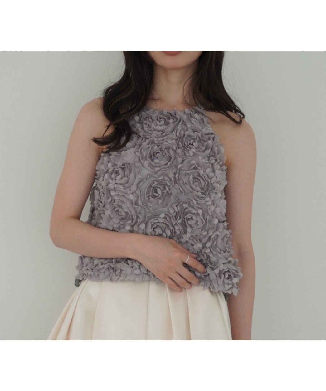 【エイミーイストワール/eimy istoire】のボリュームフラワーモチーフアメスリトップス インテリア・キッズ・メンズ・レディースファッション・服の通販 founy(ファニー) 　ファッション　Fashion　レディースファッション　Fashion for Women　トップス・カットソー　Cut & Sew Tops　花柄・フラワープリント・モチーフ　Floral Prints & Motifs / Flower Pattern Tops　アクセサリー　Fashion Accessories　カッティング　Cutting Detail　軽量　Lightweight, Ultra Light　シンプル　Simple, Minimal　ジャケット　Jacket, Outerwear　スラックス　Slacks, Dress Pants　タイトスカート　Pencil Skirt, Tight Skirt　デニム　Denim, Jeans Material　バランス　Balance, Style Balance　フラワー　Flower, Floral　モチーフ　Motif, Design Theme　ワイド　Wide, Wide Fit　再入荷　Restock / Back in Stock　おすすめ　Recommended / Our Picks　GREY|ID: prp329100004707706 ipo3291000000034002313