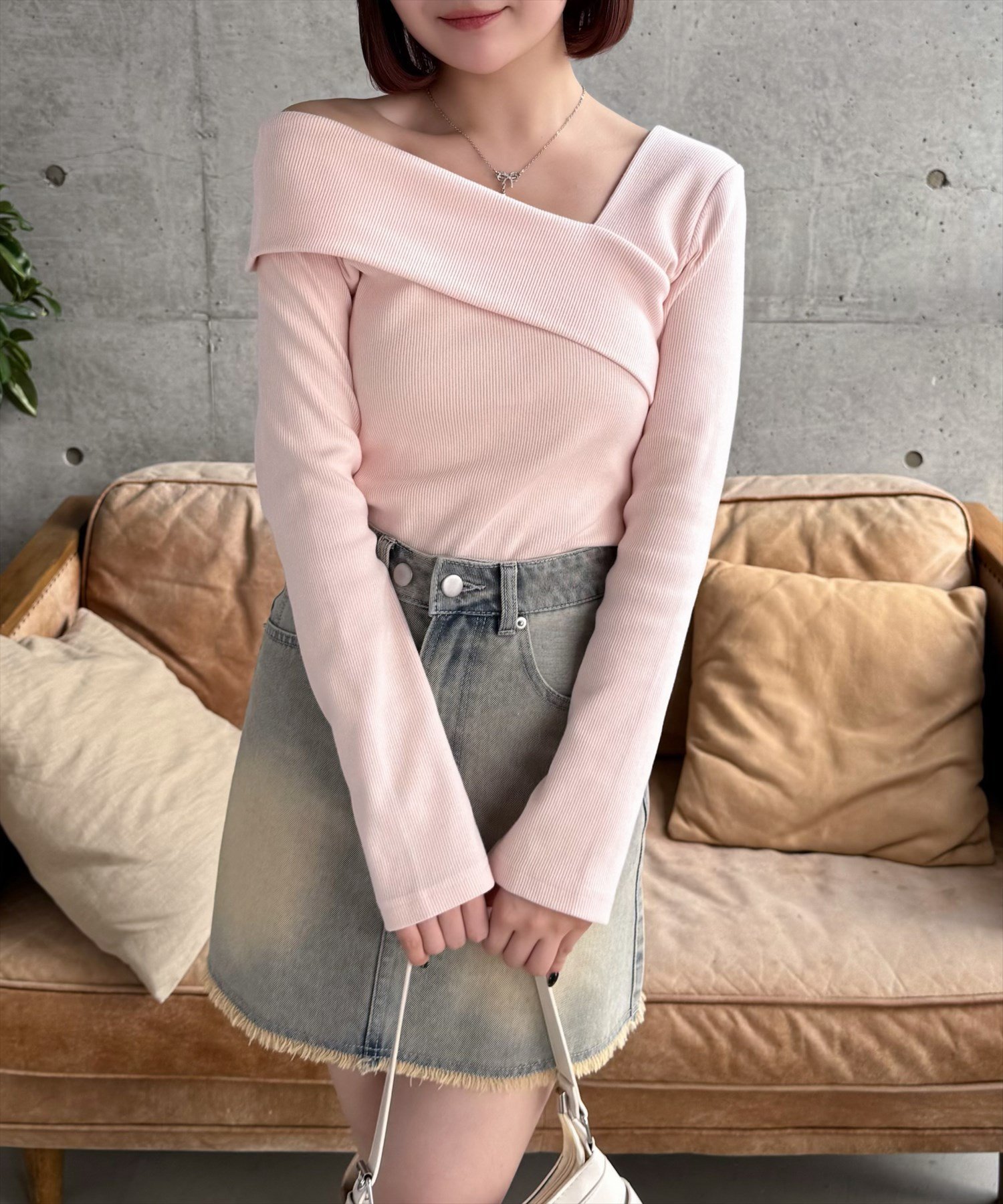 【クリア/clear】の袖スリットクロスリブカットソー インテリア・キッズ・メンズ・レディースファッション・服の通販 founy(ファニー) 　ファッション　Fashion　レディースファッション　Fashion for Women　トップス・カットソー　Cut & Sew Tops　カットソー・ベーシックTシャツ　Cut-and-Sewn Tops / Stretch Tees & Basics　おすすめ　Recommended / Our Picks　アクセサリー　Fashion Accessories　カットソー　Cut and Sewn Top　スリット　Slit, Slit Detail　フィット　Fit, Slim Fit　フレア　Flare, Flared　マーメイド　Mermaid, Fishtail Silhouette　エレガント 上品　Elegant　PK|ID: prp329100004708637 ipo3291000000034009153