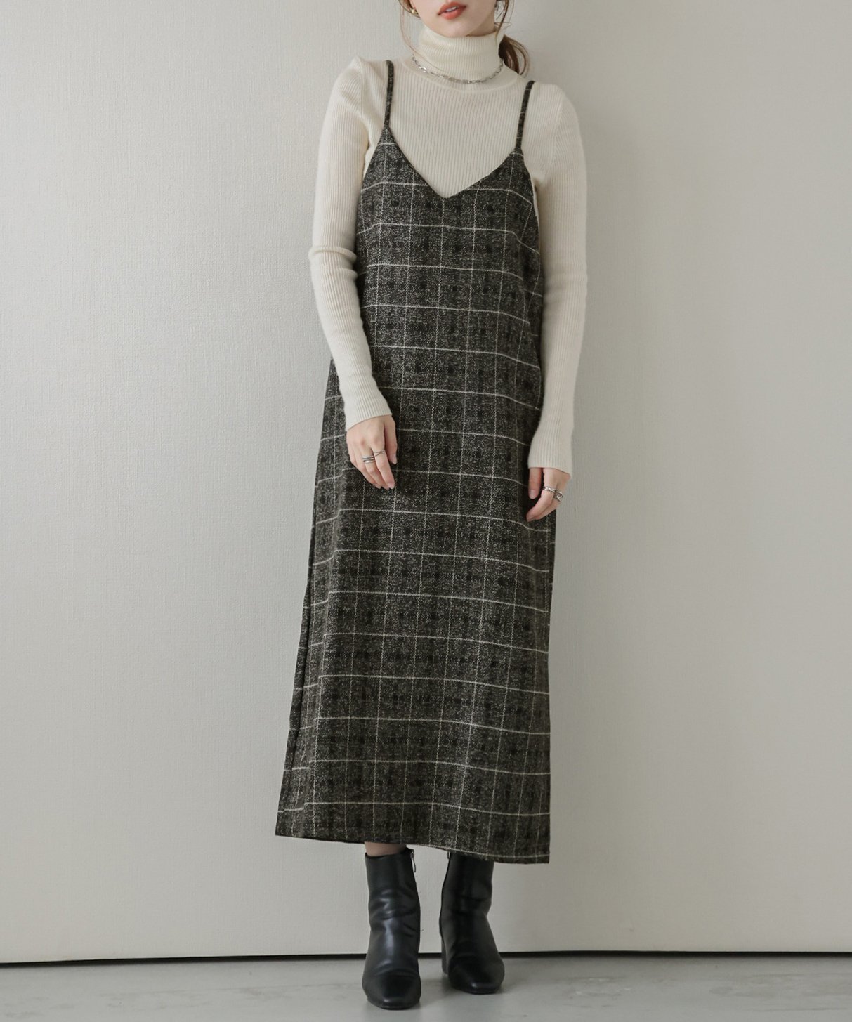 【ラジュール/Lajour】のIラインキャミワンピース インテリア・キッズ・メンズ・レディースファッション・服の通販 founy(ファニー) 　ファッション　Fashion　レディースファッション　Fashion for Women　ワンピース　Dresses　キャミソールワンピース　Camisole Dresses　インナー　Innerwear　カットソー　Cut and Sewn Top　スリット　Slit, Slit Detail　トレンド　Trend, Trending Now　ハイネック　High Neck, Mock Neck　ラップ　Wrap, Wrap Design　ロング　Long, Long-Length　エレガント 上品　Elegant　ブラックチェック|ID: prp329100004708709 ipo3291000000034073259