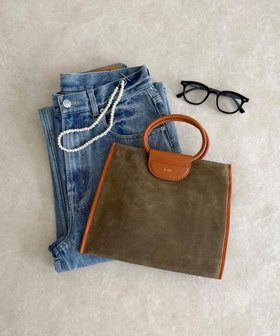 【フレディ&グロスター/FREDY&GLOSTER】のスエード配色底マチ立体ショルダーバッグ 人気、トレンドファッション・服の通販 founy(ファニー) ファッション Fashion レディースファッション Fashion for Women バッグ Bags 2025年 2025 2025-2026秋冬・A/W Autumn/Winter 2025–26 AW25–26 クラシック Classic, Timeless Style ショルダー Shoulder, Shoulder Strap シンプル Simple, Minimal スマート Smart, Elegant タオル Towel, Bath Towel トレンド Trend, Trending Now ハンカチ Handkerchief, Hanky ミックス Mix, Mixed Style モダン Modern, Contemporary リップ Lip, Lip Motif エレガント 上品 Elegant 再入荷 Restock / Back in Stock 財布 Wallet, Purse |ID:prp329100004708782