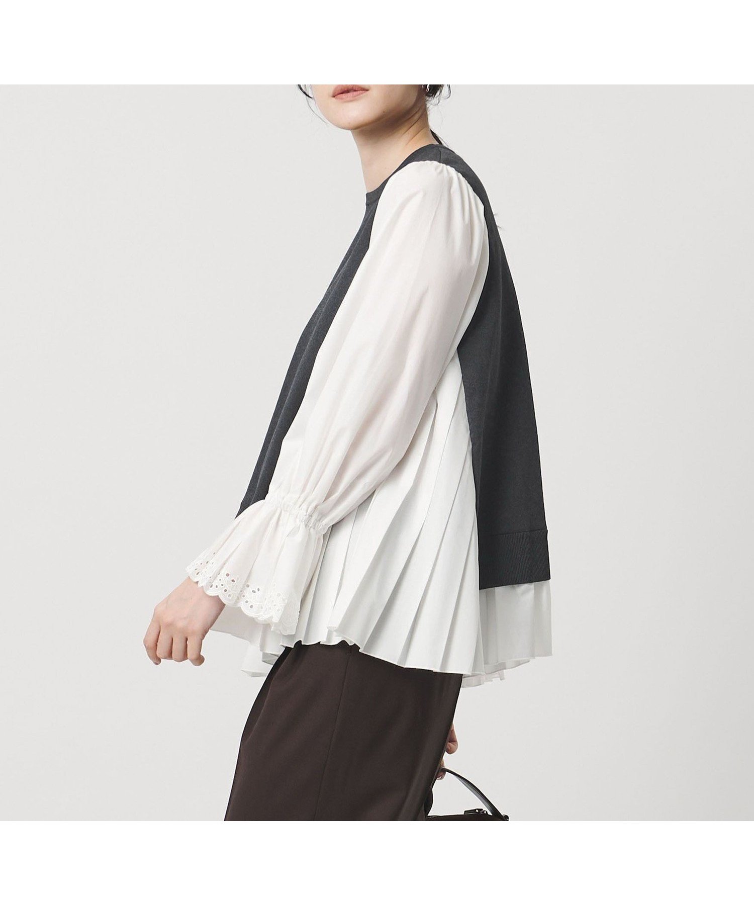 【ユナイテッドアローズ/UNITED ARROWS】のプリーツ コンビ ニット ブラウス -ウォッシャブル- インテリア・キッズ・メンズ・レディースファッション・服の通販 founy(ファニー) 　ファッション　Fashion　レディースファッション　Fashion for Women　トップス・カットソー　Cut & Sew Tops　ニット　Knit Tops & Sweaters　シャツ・ブラウス・オフィスカジュアル　Elegant Blouses & Button-Ups　ウォッシャブル　Machine Washable　コンパクト　Compact, Small Size　コンビ　Combo, Combination Style　ストレート　Straight, Straight Cut　スリム　Slim, Slim Fit　デニム　Denim, Jeans Material　プリーツ　Pleats, Pleated　ワーク　Workwear, Utility Style　おすすめ　Recommended / Our Picks　エレガント 上品　Elegant　DK.GRAY|ID: prp329100004708832 ipo3291000000034732896