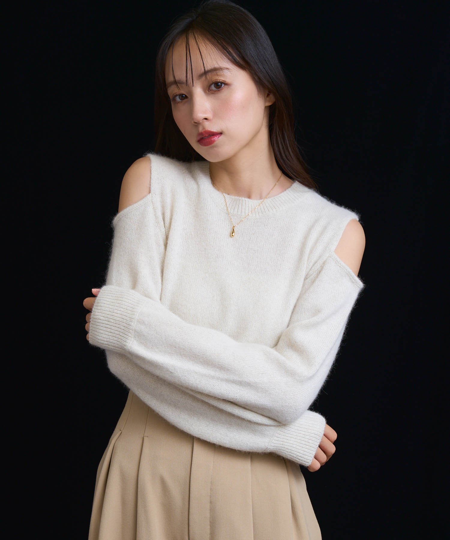【ノエラ/Noela】のオープンショルダーフォックスニット インテリア・キッズ・メンズ・レディースファッション・服の通販 founy(ファニー) 　ファッション　Fashion　レディースファッション　Fashion for Women　トップス・カットソー　Cut & Sew Tops　ニット　Knit Tops & Sweaters　フォックス　Fox, Fox Fur　ポケット　Pocket, Pocket Detail　オフホワイト|ID: prp329100004708926 ipo3291000000034012992