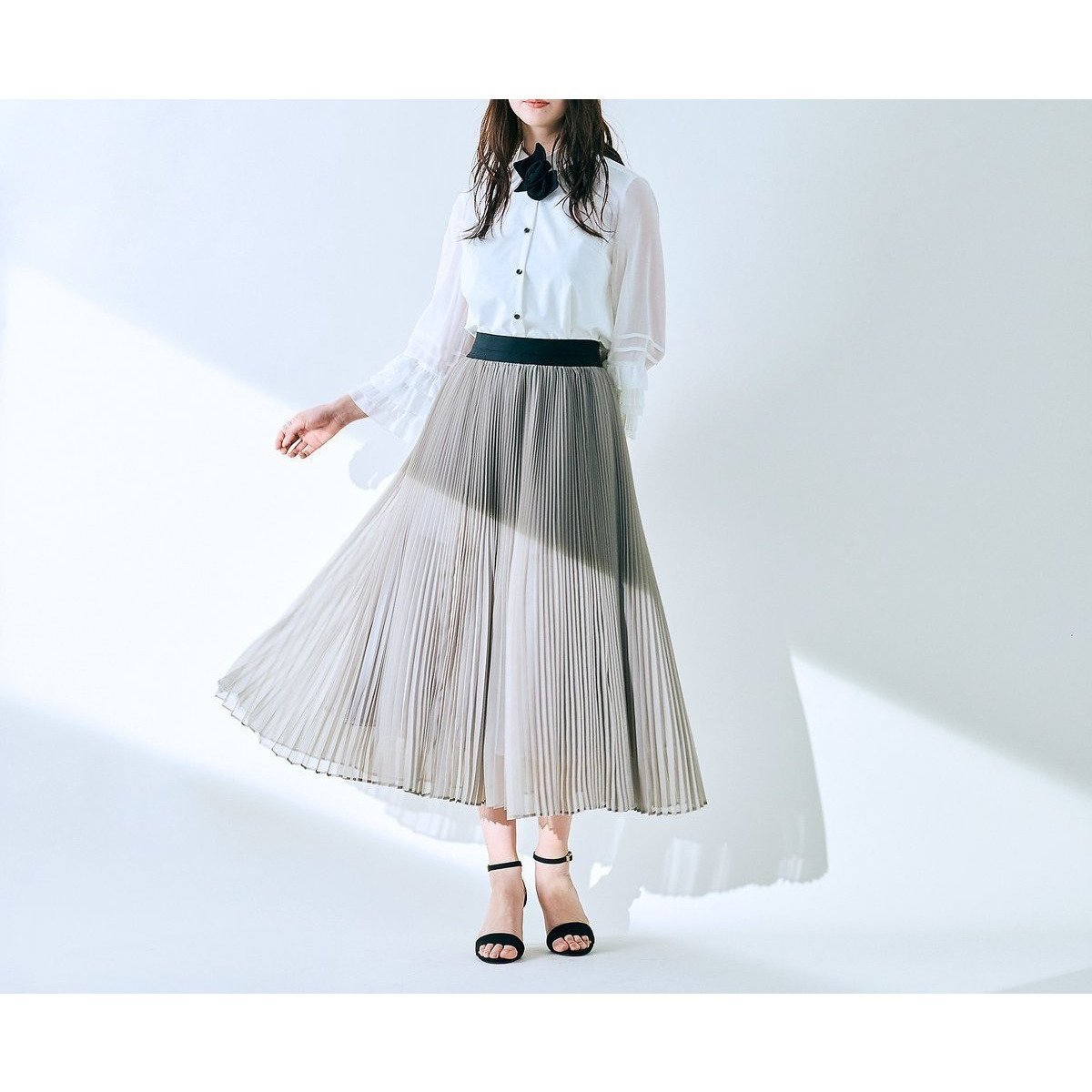 【ローズティアラ/Rose Tiara】のシアーフリルスリーブブラウス インテリア・キッズ・メンズ・レディースファッション・服の通販 founy(ファニー) 　ファッション　Fashion　レディースファッション　Fashion for Women　トップス・カットソー　Cut & Sew Tops　シャツ・ブラウス・オフィスカジュアル　Elegant Blouses & Button-Ups　スタンダード　Standard, Basic　スマート　Smart, Elegant　フェミニン　Feminine, Girly　フリル　Frill, Ruffle　プリント　Print, Printed Pattern　プリーツ　Pleats, Pleated　ポケット　Pocket, Pocket Detail　オフ|ID: prp329100004708936 ipo3291000000034013081