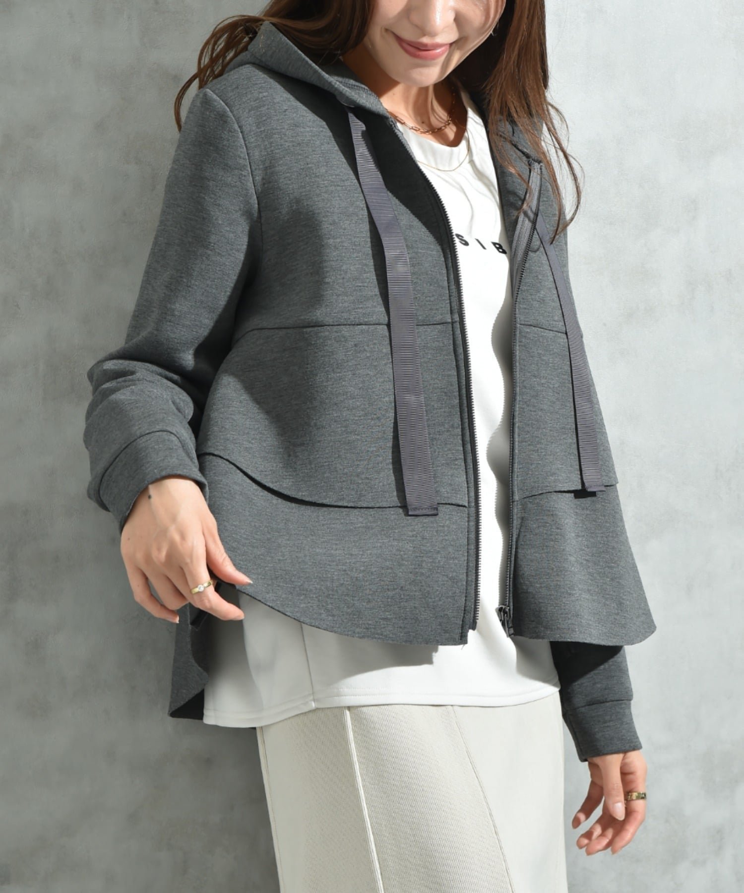 【インタープラネット/INTERPLANET】のダンボールニットフリルZIPパーカー インテリア・キッズ・メンズ・レディースファッション・服の通販 founy(ファニー) 　ファッション　Fashion　レディースファッション　Fashion for Women　トップス・カットソー　Cut & Sew Tops　ニット　Knit Tops & Sweaters　レディースパーカー・カジュアルフーディー　Casual Hoodies & Sweatshirts　シンプル　Simple, Minimal　パーカー　Hoodie, Parka　フリル　Frill, Ruffle　ベーシック　Basic, Essential　ワイド　Wide, Wide Fit　チャコールグレー|ID: prp329100004708999 ipo3291000000034253094