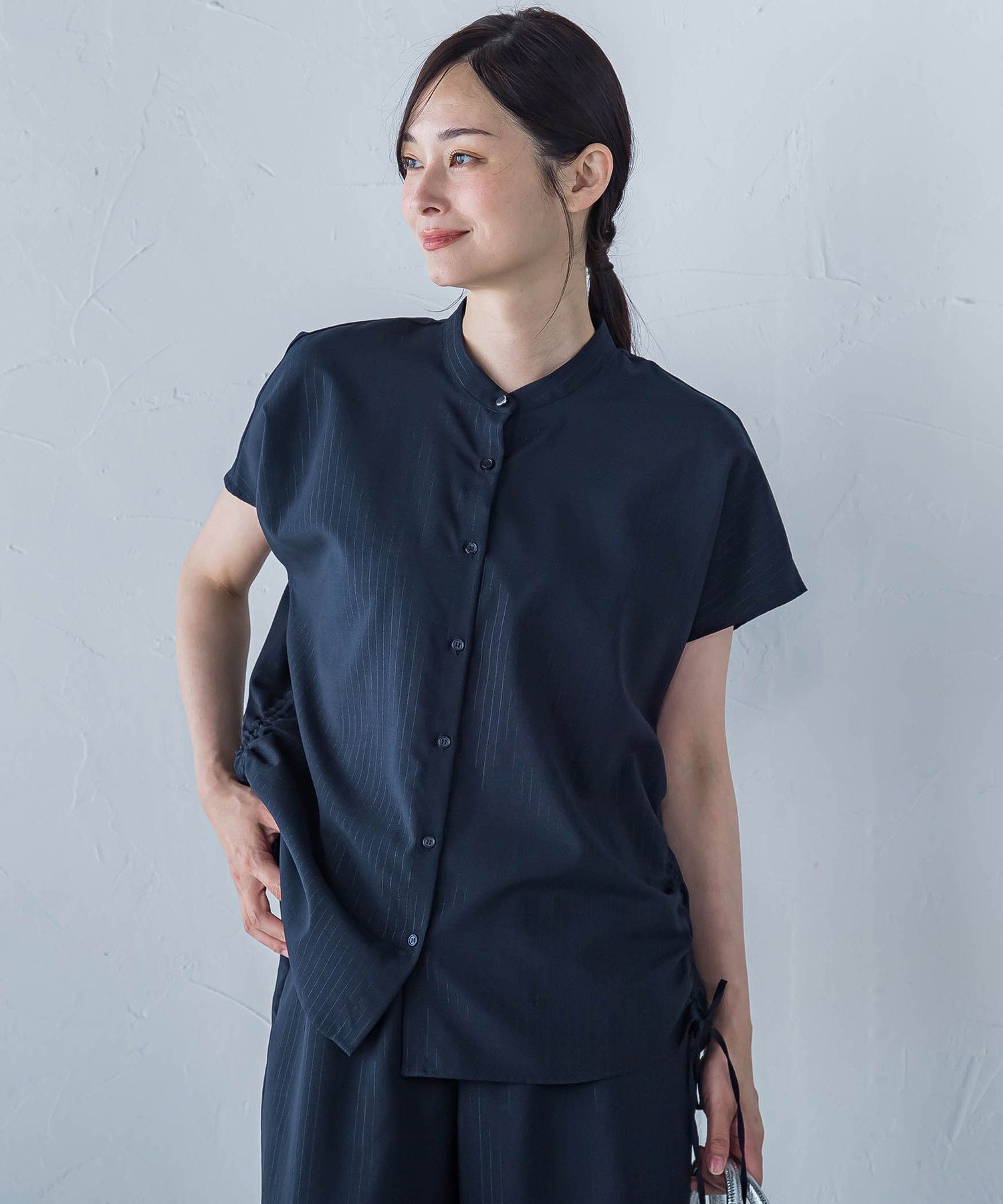 【ロートレ アモン/LAUTRE AMONT】の【WEB限定】フィルムストライプギャザーブラウス ≪手洗い可能≫ インテリア・キッズ・メンズ・レディースファッション・服の通販 founy(ファニー) 　ファッション　Fashion　レディースファッション　Fashion for Women　トップス・カットソー　Cut & Sew Tops　シャツ・ブラウス・オフィスカジュアル　Elegant Blouses & Button-Ups　春　Spring　ギャザー　Gathered, Ruffled　ストライプ　Stripe, Striped Pattern　スリット　Slit, Slit Detail　別注　Limited Edition, Custom Order　S/S・春夏　SS, Spring/Summer, Warm Season　夏　Summer　エレガント 上品　Elegant　ビジネス 仕事 通勤　Business / Work / Commuting　2025年　2025　2025春夏・S/S　Spring/Summer 2025 SS25　ダークネイビー|ID: prp329100004709065 ipo3291000000034014449