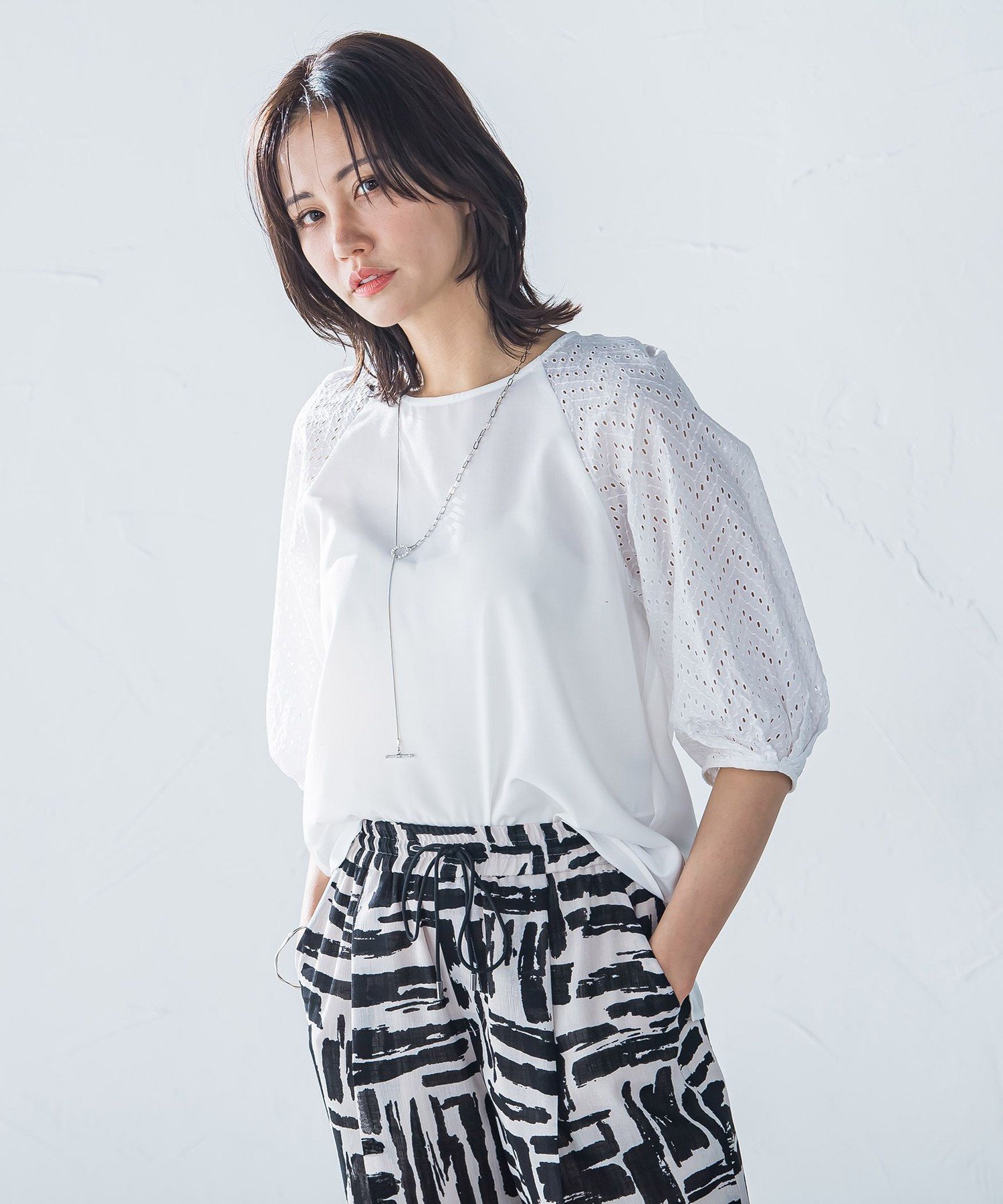 【ロートレ アモン/LAUTRE AMONT】の【WEB限定】ローンレース切り替えブラウス インテリア・キッズ・メンズ・レディースファッション・服の通販 founy(ファニー) 　ファッション　Fashion　レディースファッション　Fashion for Women　トップス・カットソー　Cut & Sew Tops　シャツ・ブラウス・オフィスカジュアル　Elegant Blouses & Button-Ups　秋　Autumn　ドッキング　Docking, Mixed Material　バランス　Balance, Style Balance　フラット　Flat, Flat Shoes　ボトム　Bottoms, Lower Wear　レース　Lace, Lace Fabric　ロング　Long, Long-Length　夏　Summer　エレガント 上品　Elegant　ビジネス 仕事 通勤　Business / Work / Commuting　ホワイト|ID: prp329100004709139 ipo3291000000034015085