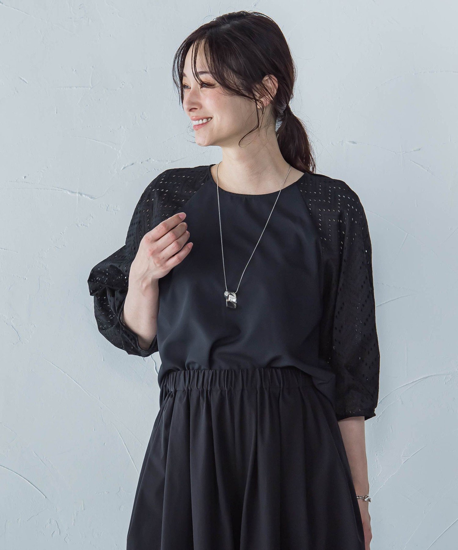 【ロートレ アモン/LAUTRE AMONT】の【WEB限定】ローンレース切り替えブラウス インテリア・キッズ・メンズ・レディースファッション・服の通販 founy(ファニー) 　ファッション　Fashion　レディースファッション　Fashion for Women　トップス・カットソー　Cut & Sew Tops　シャツ・ブラウス・オフィスカジュアル　Elegant Blouses & Button-Ups　秋　Autumn　ドッキング　Docking, Mixed Material　バランス　Balance, Style Balance　フラット　Flat, Flat Shoes　ボトム　Bottoms, Lower Wear　レース　Lace, Lace Fabric　ロング　Long, Long-Length　夏　Summer　エレガント 上品　Elegant　ビジネス 仕事 通勤　Business / Work / Commuting　ブラック|ID: prp329100004709139 ipo3291000000034015086