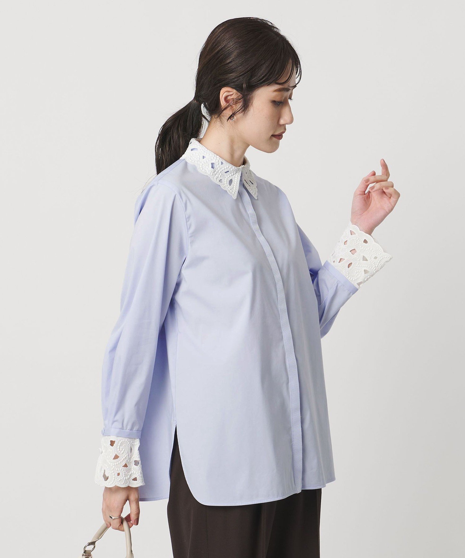 【ユナイテッドアローズ/UNITED ARROWS】のエンブロイダリー カラー シャツ -ウォッシャブル- インテリア・キッズ・メンズ・レディースファッション・服の通販 founy(ファニー) ファッション Fashion レディースファッション Fashion for Women トップス・カットソー Cut & Sew Tops シャツ・ブラウス・オフィスカジュアル Elegant Blouses & Button-Ups おすすめ Recommended / Our Picks アイレット Eyelet Lace ウォッシャブル Machine Washable エンブロイダリー Embroidery Design カフス Cuff Design LT.BLUE|ID: prp329100004709743 ipo3291000000034723524