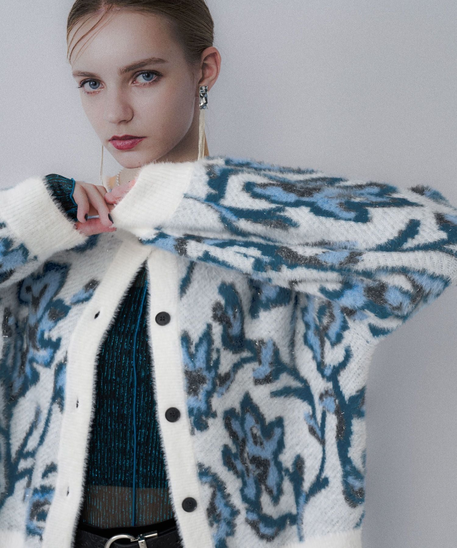 【ハレ/HARE】の2WAYフラワーガララメシャギーカーディガン インテリア・キッズ・メンズ・レディースファッション・服の通販 founy(ファニー) 　ファッション　Fashion　レディースファッション　Fashion for Women　トップス・カットソー　Cut & Sew Tops　カーディガン・羽織り　Layered Style Cardigans　ウェーブ　Wavy Pattern　カーディガン　Cardigan, Knitwear　ショート　Short, Short Length　ストレート　Straight, Straight Cut　デニム　Denim, Jeans Material　フラワー　Flower, Floral　ブルゾン　Blouson, Bomber Jacket　ボトム　Bottoms, Lower Wear　ワイド　Wide, Wide Fit　おすすめ　Recommended / Our Picks　エレガント 上品　Elegant　ライトグレー12|ID: prp329100004711734 ipo3291000000034832167