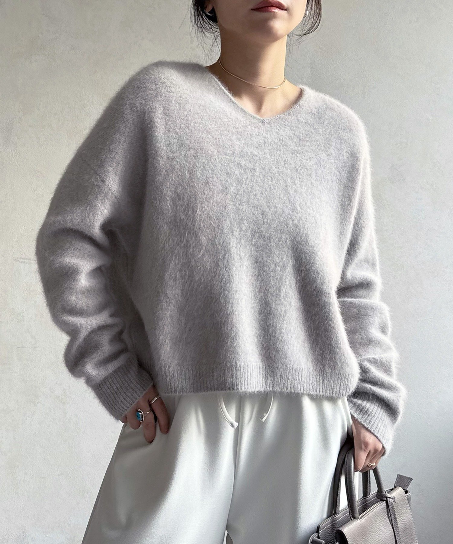 【ビアズリー/BEARDSLEY】のFOXウールVネックニット インテリア・キッズ・メンズ・レディースファッション・服の通販 founy(ファニー) ファッション Fashion レディースファッション Fashion for Women トップス・カットソー Cut & Sew Tops ニット Knit Tops & Sweaters Vネックトップス V-Neck Tops / V-Cut Neckline Shirts コンパクト Compact, Small Size フォックス Fox, Fox Fur フロント Front, Front Design ボトム Bottoms, Lower Wear ボーダー Border, Stripe 再入荷 Restock / Back in Stock おすすめ Recommended / Our Picks ライトグレー|ID: prp329100004711959 ipo3291000000034732933