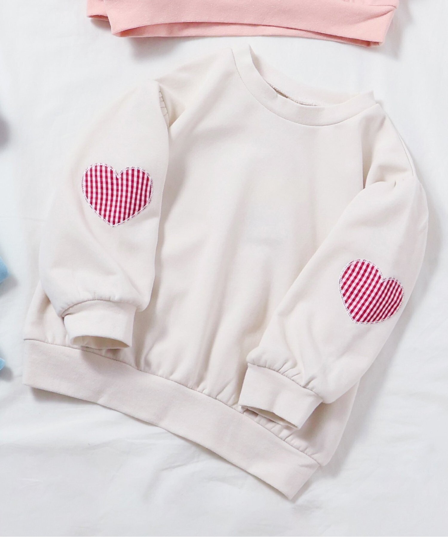 【エフオー オンラインストア/F.O.Online Store / KIDS】のWEB限定 袖モチーフトレーナー/7days Style インテリア・キッズ・メンズ・レディースファッション・服の通販 founy(ファニー) 　ファッション　Fashion　キッズファッション　Fashion for Kids　トレーナー　Sweatshirt, Trainer　モチーフ　Motif, Design Theme　アイボリー|ID: prp329100004712946 ipo3291000000034113647