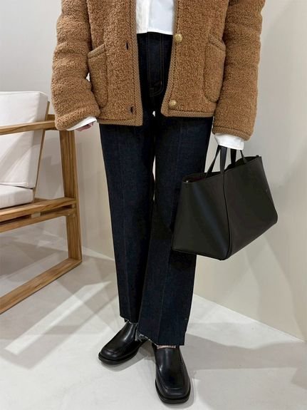 【ミラオーウェン/Mila Owen】の裾段差テーパードデニムパンツ インテリア・キッズ・メンズ・レディースファッション・服の通販 founy(ファニー) 　雑誌掲載アイテム　Magazine Picks & Fashion Features　ファッション雑誌　Fashion Magazines　クラッシィ　CLASSY.　ファッション　Fashion　レディースファッション　Fashion for Women　パンツ　Pants & Trousers　デニムパンツ・ジーンズ・美脚デニム　Denim Jeans & Pants　ヴィンテージ　Vintage Style　秋　Autumn　12月号　December Issue　スニーカー　Sneakers, Trainers　スペシャル　Special, Limited Edition　スマート　Smart, Elegant　センター　Center, Center Line　雑誌　Magazine, Fashion Magazine　デニム　Denim, Jeans Material　人気　Popular, Best Seller　ファブリック　Fabric, Textile　フロント　Front, Front Design　ボトム　Bottoms, Lower Wear　ポケット　Pocket, Pocket Detail　日本製　Made In Japan　IND[088]|ID: prp329100004713295 ipo3291000000034548399