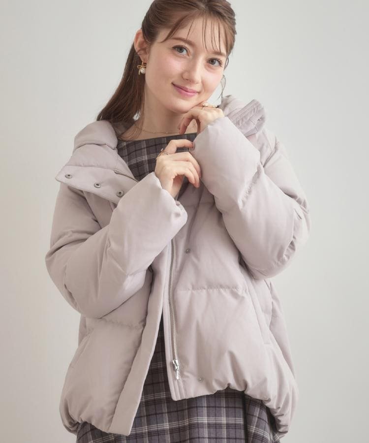 【クチュール ブローチ/Couture Brooch】の【冬の名品・撥水】愛されダウン インテリア・キッズ・メンズ・レディースファッション・服の通販 founy(ファニー) ファッション Fashion レディースファッション Fashion for Women シャーリング Shirring, Ruched ジャケット Jacket, Outerwear スタンド Stand Collar, Upright Stand スマート Smart, Elegant ダウン Down, Puffer ドット Polka Dot, Dot Pattern フェザー Feather, Feather Detail フェミニン Feminine, Girly フロント Front, Front Design ポケット Pocket, Pocket Detail 冬 Winter / This Winter 2025年 2025 2025-2026秋冬・A/W Autumn/Winter 2025–26 AW25–26 ライトグレー|ID: prp329100004714487 ipo3291000000034726949