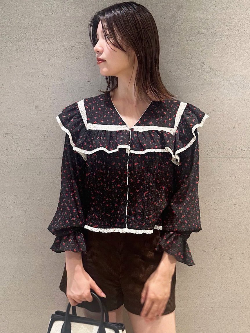 【リリーブラウン/Lily Brown】のコットンフリルブラウス インテリア・キッズ・メンズ・レディースファッション・服の通販 founy(ファニー) 　ファッション　Fashion　レディースファッション　Fashion for Women　トップス・カットソー　Cut & Sew Tops　シャツ・ブラウス・オフィスカジュアル　Elegant Blouses & Button-Ups　クラシカル　Classical, Vintage-Inspired　スマート　Smart, Elegant　デコルテ　Décolleté, Neckline　ドット　Polka Dot, Dot Pattern　フロント　Front, Front Design　レース　Lace, Lace Fabric　ヴィンテージ　Vintage Style　BLK[009]|ID: prp329100004714847 ipo3291000000034063851