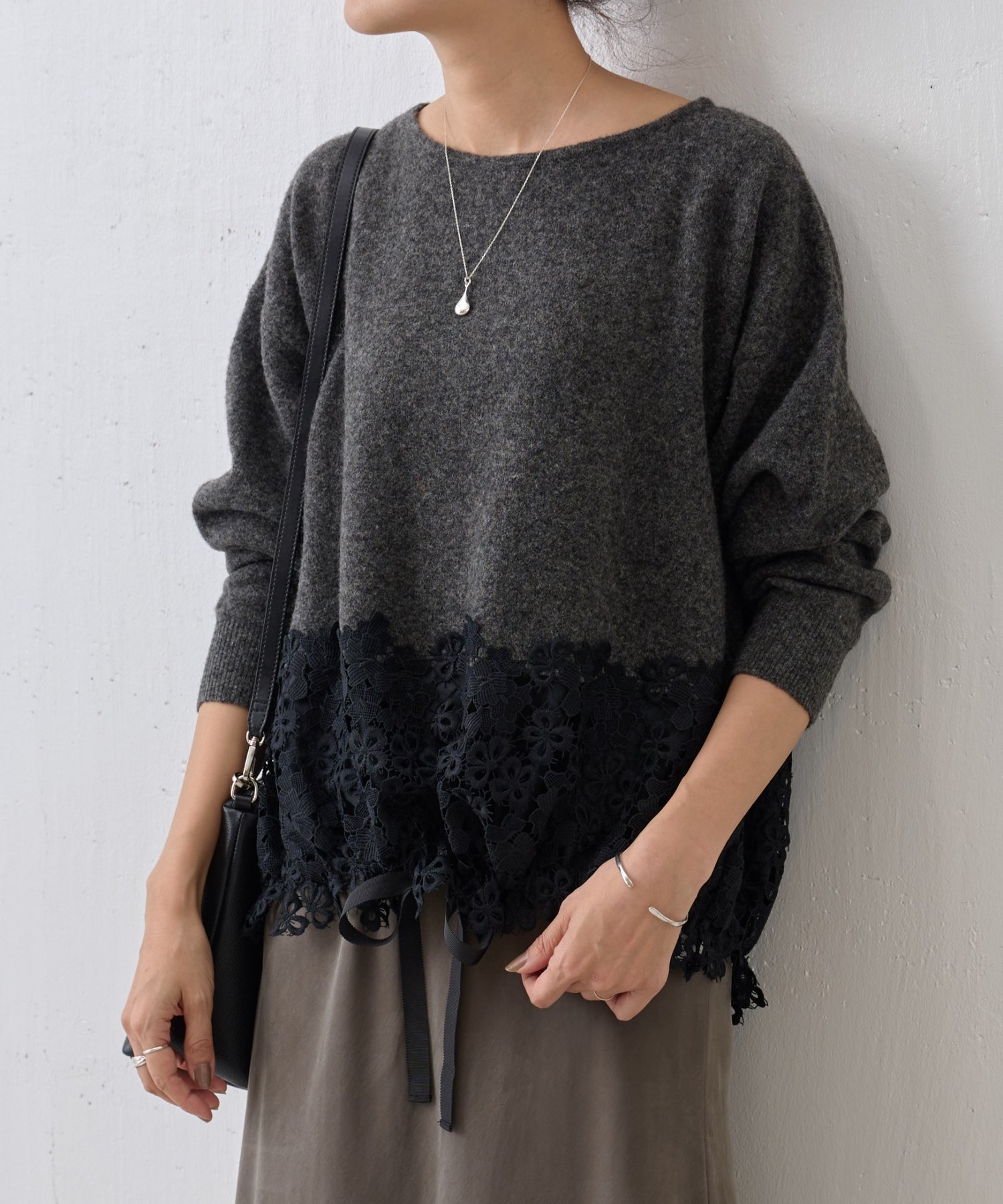 【ビアズリー/BEARDSLEY】の裾レースニット 人気、トレンドファッション・服の通販 founy(ファニー) 　ファッション　Fashion　レディースファッション　Fashion for Women　トップス・カットソー　Cut & Sew Tops　ニット　Knit Tops & Sweaters　アクリル　Acrylic Material　ストレッチ　Stretch, Stretchy Fabric　ブラウジング　Blouson Silhouette, Cinched Waist　リボン　Ribbon, Bow　リラックス　Relax, Relaxed Fit　レース　Lace, Lace Fabric　再入荷　Restock / Back in Stock　おすすめ　Recommended / Our Picks　エレガント 上品　Elegant　 other-1|ID: prp329100004715803 ipo3291000000034773462