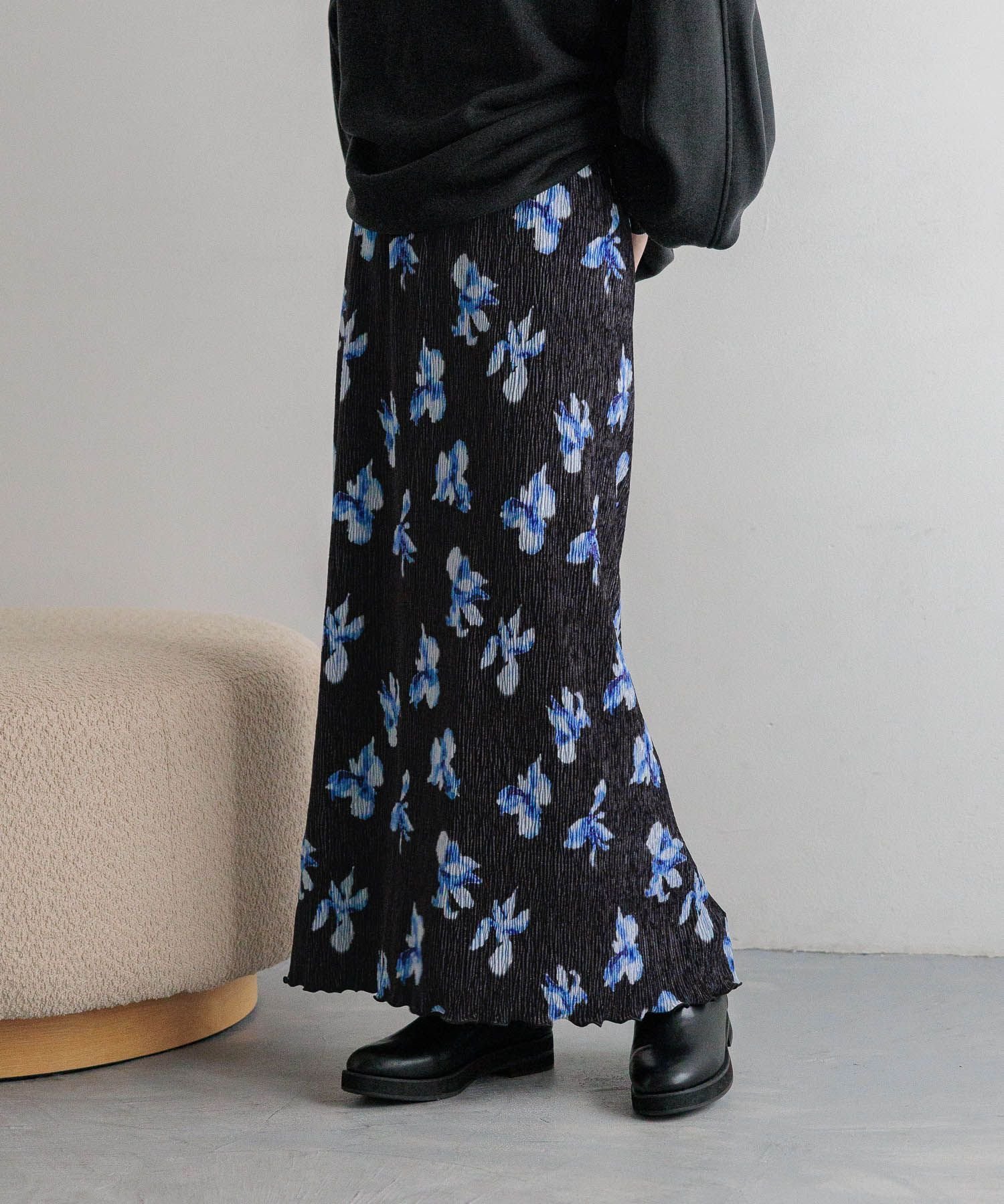 【ローリーズファーム/LOWRYS FARM】のシャイニーベロアタイトスカート インテリア・キッズ・メンズ・レディースファッション・服の通販 founy(ファニー) ファッション Fashion レディースファッション Fashion for Women スカート Skirts シンプル Simple, Minimal バランス Balance, Style Balance プリーツ Pleats, Pleated ベロア Velour, Soft Velvet ランダム Random, Irregular リラックス Relax, Relaxed Fit エレガント 上品 Elegant 花柄|ID: prp329100004715869 ipo3291000000034479910