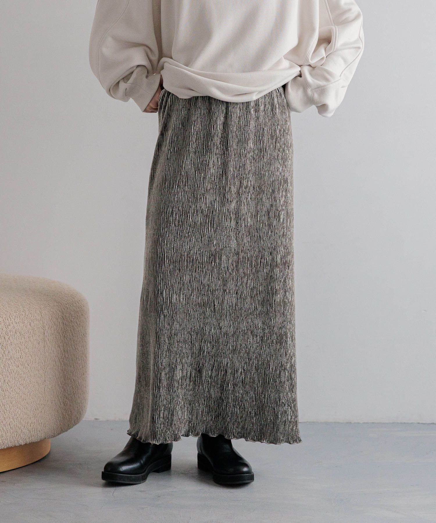 【ローリーズファーム/LOWRYS FARM】のシャイニーベロアタイトスカート インテリア・キッズ・メンズ・レディースファッション・服の通販 founy(ファニー) ファッション Fashion レディースファッション Fashion for Women スカート Skirts シンプル Simple, Minimal バランス Balance, Style Balance プリーツ Pleats, Pleated ベロア Velour, Soft Velvet ランダム Random, Irregular リラックス Relax, Relaxed Fit エレガント 上品 Elegant チャコールグレー|ID: prp329100004715869 ipo3291000000034479913