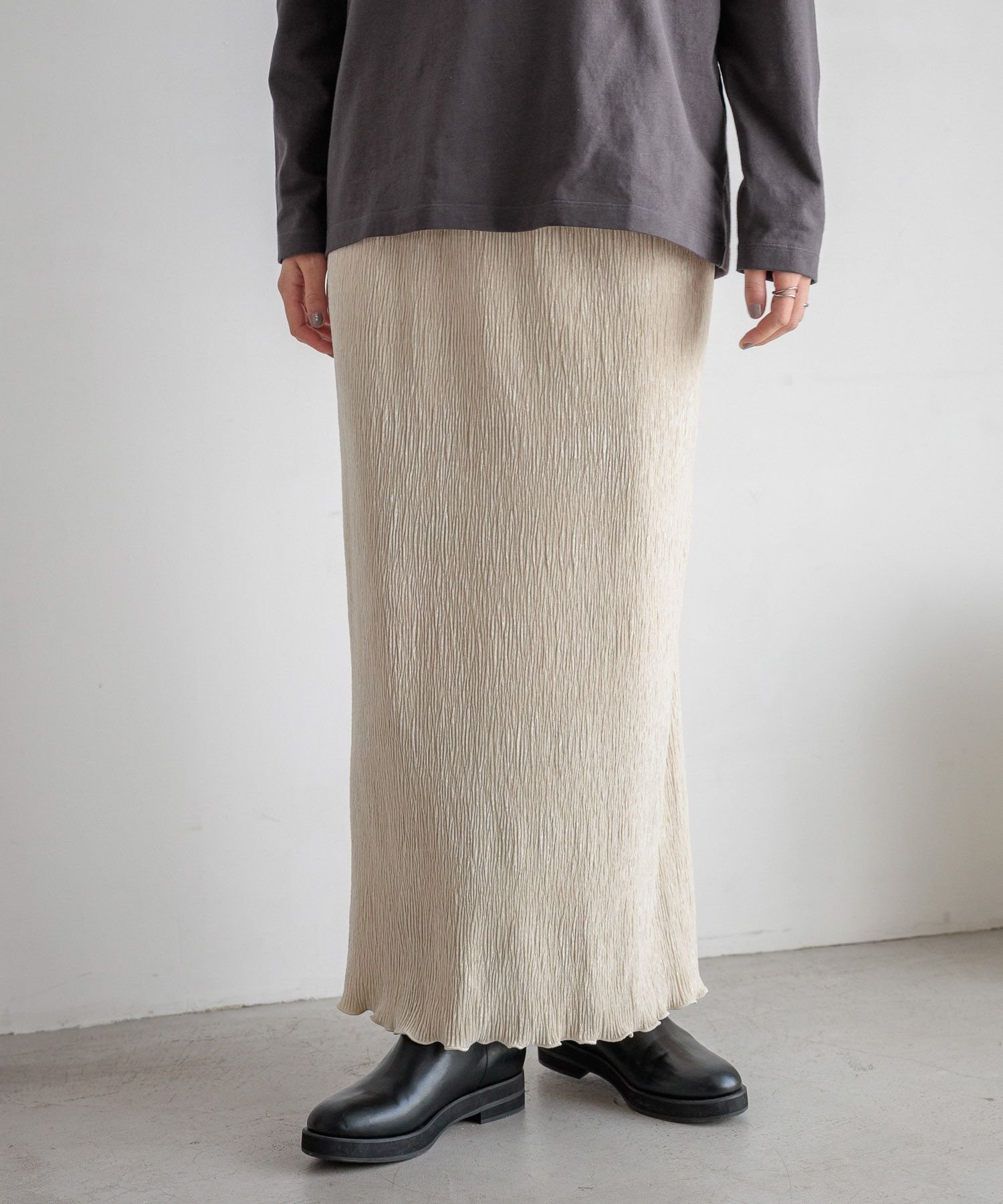 【ローリーズファーム/LOWRYS FARM】のシャイニーベロアタイトスカート インテリア・キッズ・メンズ・レディースファッション・服の通販 founy(ファニー) ファッション Fashion レディースファッション Fashion for Women スカート Skirts シンプル Simple, Minimal バランス Balance, Style Balance プリーツ Pleats, Pleated ベロア Velour, Soft Velvet ランダム Random, Irregular リラックス Relax, Relaxed Fit エレガント 上品 Elegant アイボリー|ID: prp329100004715869 ipo3291000000034783867