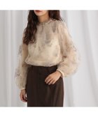 【ミスティ ウーマン/mysty woman】のフローラルブラウス 人気、トレンドファッション・服の通販 founy(ファニー) ファッション Fashion レディースファッション Fashion for Women トップス・カットソー Cut & Sew Tops シャツ・ブラウス・オフィスカジュアル Elegant Blouses & Button-Ups アンティーク Antique-Inspired インナー Innerwear シンプル Simple, Minimal ジャケット Jacket, Outerwear デニム Denim, Jeans Material マーメイド Mermaid, Fishtail Silhouette レース Lace, Lace Fabric エレガント 上品 Elegant thumbnail アイボリー|ID: prp329100004717695 ipo3291000000034089197