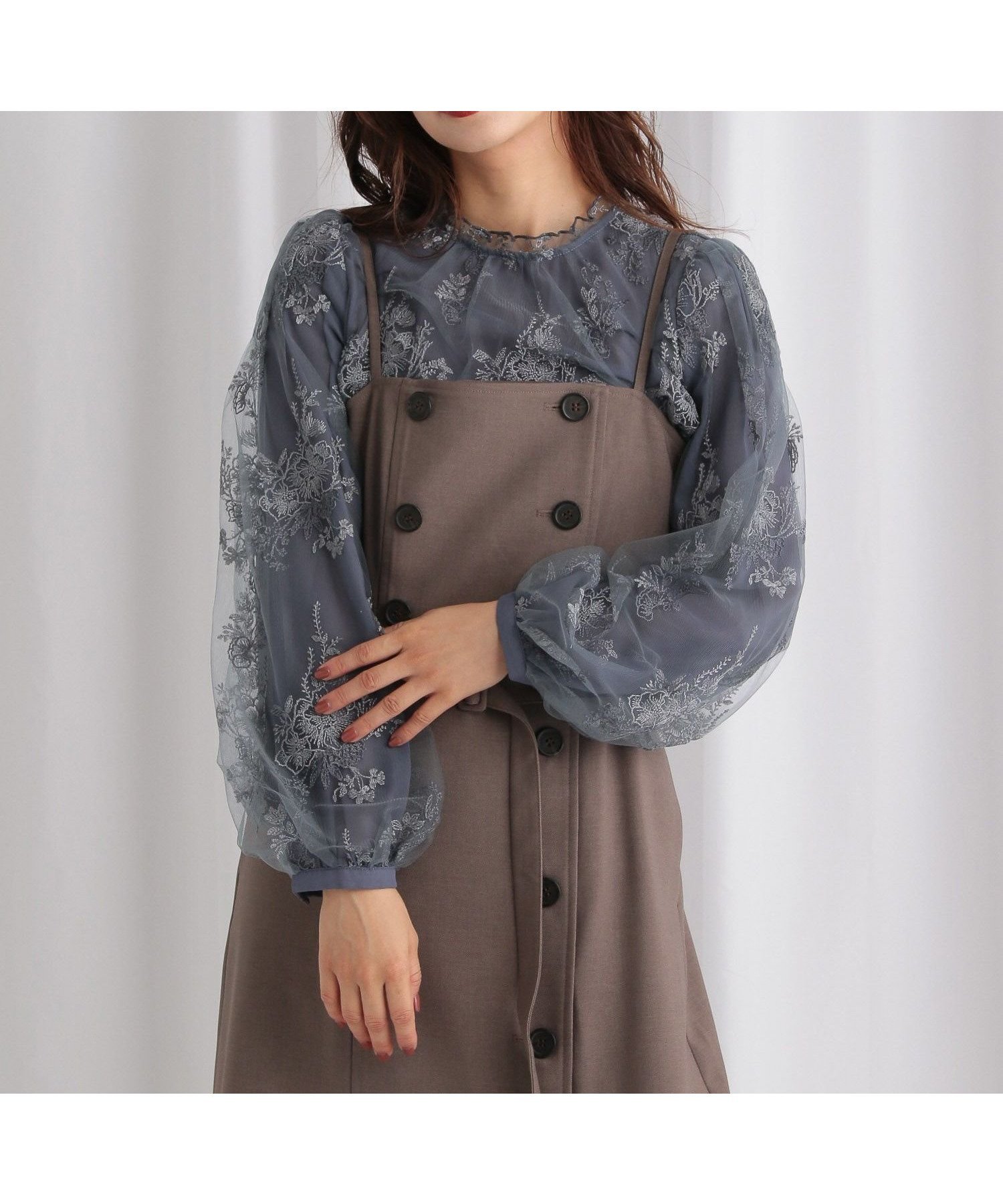 【ミスティ ウーマン/mysty woman】のフローラルブラウス インテリア・キッズ・メンズ・レディースファッション・服の通販 founy(ファニー) 　ファッション　Fashion　レディースファッション　Fashion for Women　トップス・カットソー　Cut & Sew Tops　シャツ・ブラウス・オフィスカジュアル　Elegant Blouses & Button-Ups　アンティーク　Antique-Inspired　インナー　Innerwear　シンプル　Simple, Minimal　ジャケット　Jacket, Outerwear　デニム　Denim, Jeans Material　マーメイド　Mermaid, Fishtail Silhouette　レース　Lace, Lace Fabric　エレガント 上品　Elegant　ブルー|ID: prp329100004717695 ipo3291000000034089201