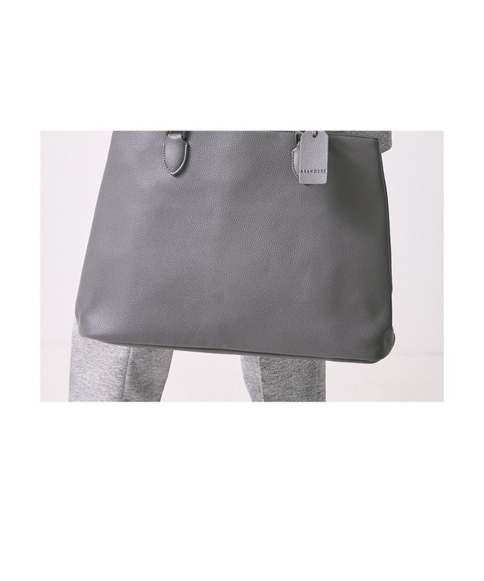 【アバハウス/ABAHOUSE / MEN】の【WEB別注】シボレザー 横型トートバッグ / クラッチバッグ付き / A4サイ インテリア・キッズ・メンズ・レディースファッション・服の通販 founy(ファニー) https://founy.com/ ファッション Fashion メンズファッション Fashion for Men バッグ Bags トートバッグ / 通勤・大容量バッグ Tote Bags クラッチ Clutch, Clutch Bag シンプル Simple, Minimal ジャケット Jacket, Outerwear スウェット / スエット Sweatshirt, Sweatwear セットアップ Set-Up, Coordinated Outfit 人気 Popular, Best Seller バランス Balance, Style Balance ポケット Pocket, Pocket Detail 別注 Limited Edition, Custom Order マグネット Magnet, Magnetic Closure リュック Backpack, Rucksack ワンポイント One Point, Statement Accent おすすめ Recommended / Our Picks |ID: prp329100004717696 ipo3291000000034089212