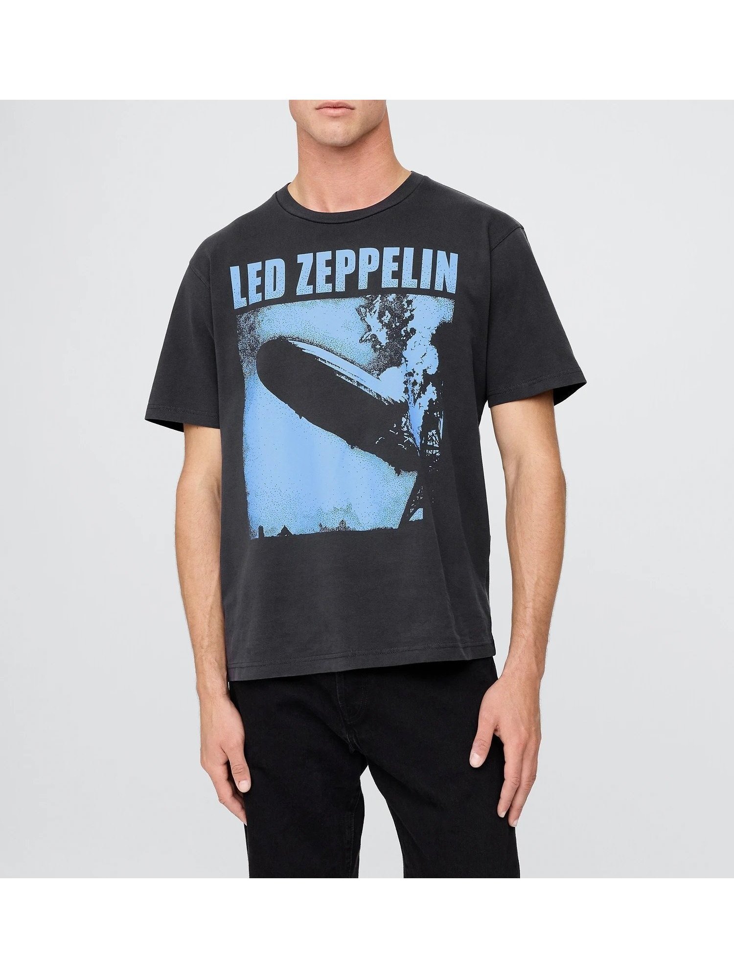 【ギャップ/GAP】のレッド・ツェッペリン リラックス グラフィックTシャツ/ LED ZEPPELIN 人気、トレンドファッション・服の通販 founy(ファニー)  ファッション Fashion レディースファッション Fashion for Women トップス・カットソー Cut & Sew Tops シャツ・ブラウス・オフィスカジュアル Elegant Blouses & Button-Ups ロングTシャツ・Tシャツ Longline T-Shirts & Tees おすすめ Recommended / Our Picks キャラクター Character, Licensed Characters グラフィック Graphic, Graphic Design ストレート Straight, Straight Cut フィット Fit, Slim Fit フロント Front, Front Design リラックス Relax, Relaxed Fit 半袖 Short Sleeve, Half Sleeve  other-1|ID: prp329100004719168 ipo3291000000034356655