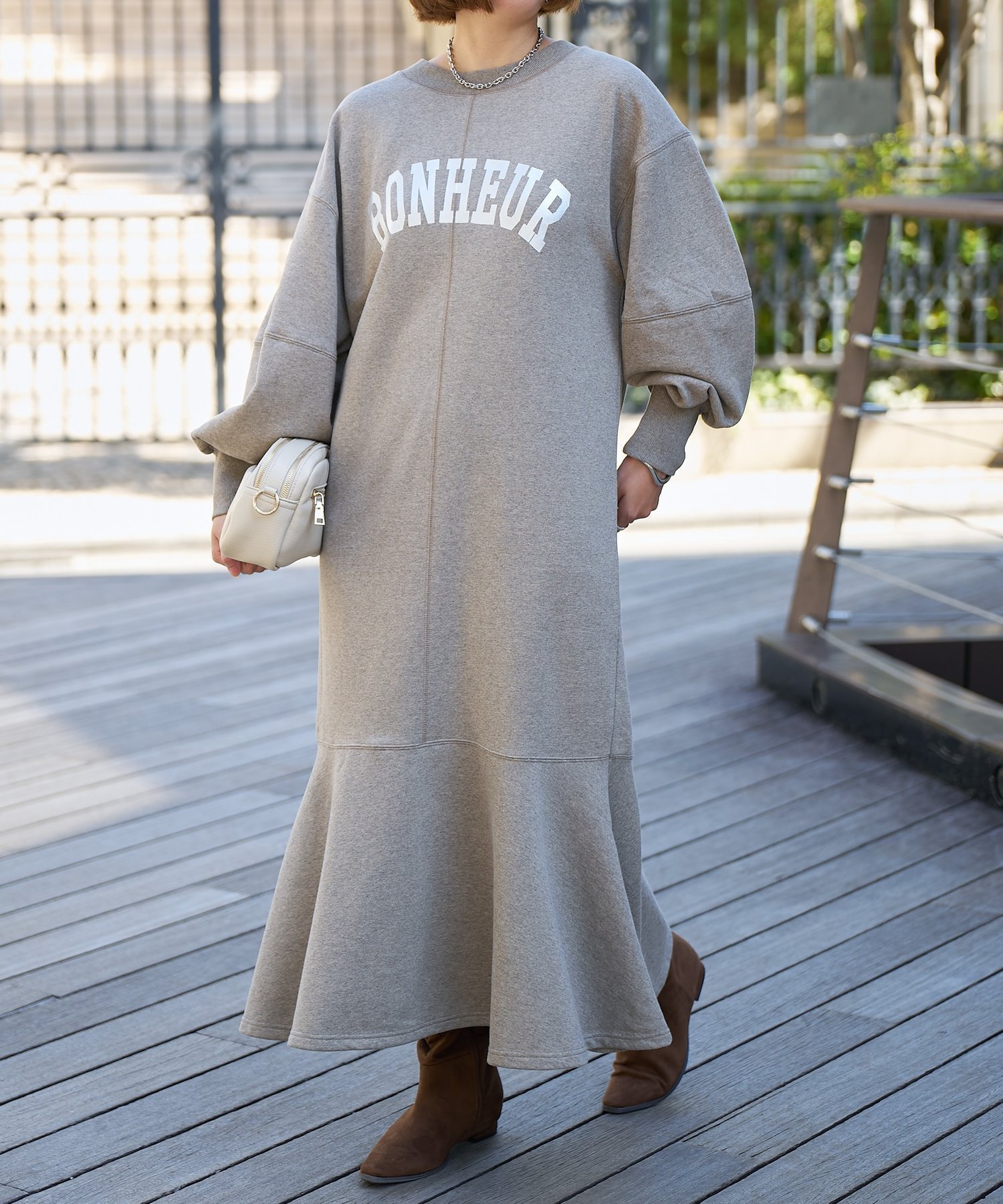 【アンディコール/un dix cors】の《甘めカジュアルに◎》裏毛マーメイドロングワンピース インテリア・キッズ・メンズ・レディースファッション・服の通販 founy(ファニー) 　ファッション　Fashion　レディースファッション　Fashion for Women　ワンピース　Dresses　アクセサリー　Fashion Accessories　エレガント 上品　Elegant　スウェット / スエット　Sweatshirt, Sweatwear　タイツ　Tights, Legwear　ダウン　Down, Puffer　バランス　Balance, Style Balance　フロント　Front, Front Design　ポケット　Pocket, Pocket Detail　マーメイド　Mermaid, Fishtail Silhouette　リラックス　Relax, Relaxed Fit　レギンス　Leggings, Stretch Pants　再入荷　Restock / Back in Stock　おすすめ　Recommended / Our Picks　ブラウン|ID: prp329100004720262 ipo3291000000034109689