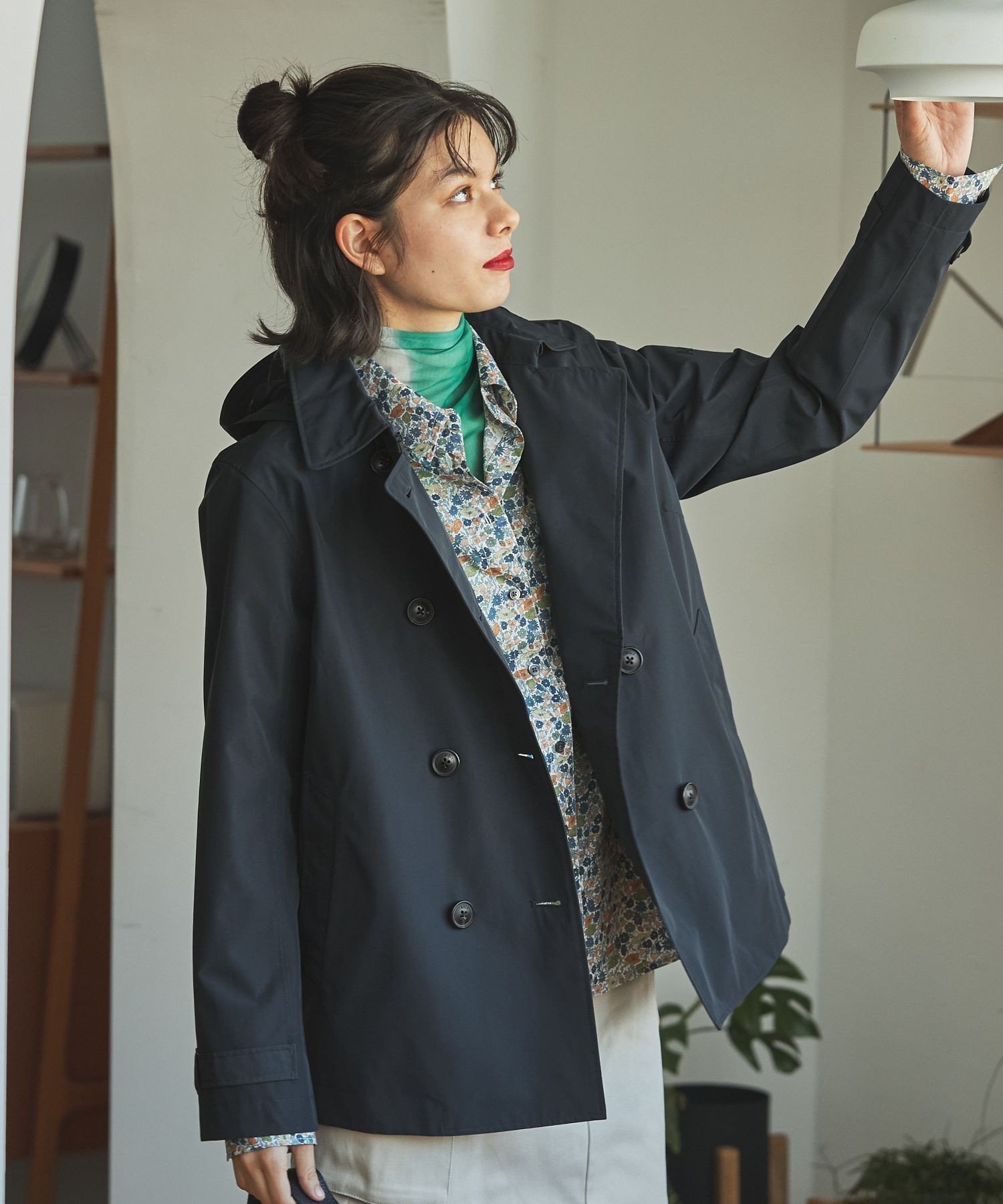 【エーグル/AIGLE】のGORE-TEX ゴアテックス 防水 防風 透湿 フーデッド ショートトレンチコート フード取り外し可 インテリア・キッズ・メンズ・レディースファッション・服の通販 founy(ファニー) 　ファッション　Fashion　レディースファッション　Fashion for Women　アウター　Coat / Outerwear Collection　コート・ロングコート・ピーコート　Long Coats, Peacoats & More　トレンチコート / 春秋の定番アウター　Trench Coats　アウトドア　Outdoor Clothing　クラシカル　Classical, Vintage-Inspired　ショート　Short, Short Length　トレンチ　Trench, Trench Coat　定番　Standard, Basic Item　フィット　Fit, Slim Fit　フラップ　Flap, Flap Pocket　ブルゾン　Blouson, Bomber Jacket　モダン　Modern, Contemporary　レギュラー　Regular, Standard Fit　おすすめ　Recommended / Our Picks　ビジネス 仕事 通勤　Business / Work / Commuting　ダークネイビー|ID: prp329100004721012 ipo3291000000034516860