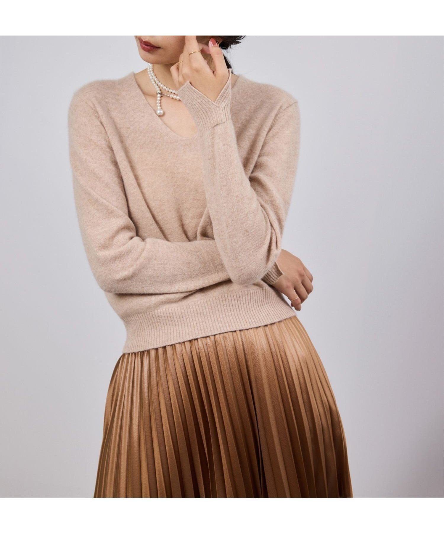 【ロペ/ROPE'】のカシミヤVネックニットプルオーバー 人気、トレンドファッション・服の通販 founy(ファニー) 　ファッション　Fashion　レディースファッション　Fashion for Women　トップス・カットソー　Cut & Sew Tops　ニット　Knit Tops & Sweaters　カジュアルプルオーバー・ニットトップス　Pullovers & Knit Tops / Casual Pullovers　Vネックトップス　V-Neck Tops / V-Cut Neckline Shirts　インナー　Innerwear　カットソー　Cut and Sewn Top　ジャケット　Jacket, Outerwear　スリット　Slit, Slit Detail　バランス　Balance, Style Balance　ポケット　Pocket, Pocket Detail　レース　Lace, Lace Fabric　おすすめ　Recommended / Our Picks　ビジネス 仕事 通勤　Business / Work / Commuting　 other-1|ID: prp329100004721300 ipo3291000000035179568