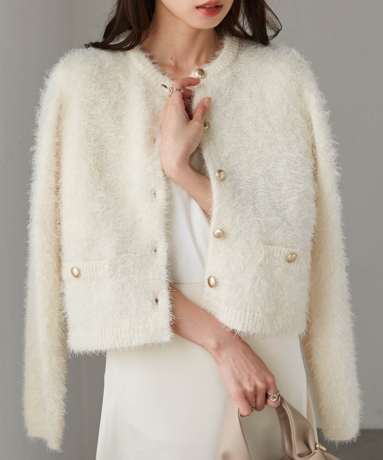 【ラナン/Ranan】のRanan/ゴールドボタンラメフェザーカーディガン インテリア・キッズ・メンズ・レディースファッション・服の通販 founy(ファニー) 　ファッション　Fashion　レディースファッション　Fashion for Women　トップス・カットソー　Cut & Sew Tops　カーディガン・羽織り　Layered Style Cardigans　カーディガン　Cardigan, Knitwear　ショート　Short, Short Length　スラックス　Slacks, Dress Pants　デニム　Denim, Jeans Material　バランス　Balance, Style Balance　フェザー　Feather, Feather Detail　フロント　Front, Front Design　ボトム　Bottoms, Lower Wear　ポケット　Pocket, Pocket Detail　羽織　Haori, Light Jacket　リブニット　Rib Knit, Ribbed Knit　おすすめ　Recommended / Our Picks　エレガント 上品　Elegant　ビジネス 仕事 通勤　Business / Work / Commuting　IV|ID: prp329100004721378 ipo3291000000034212493