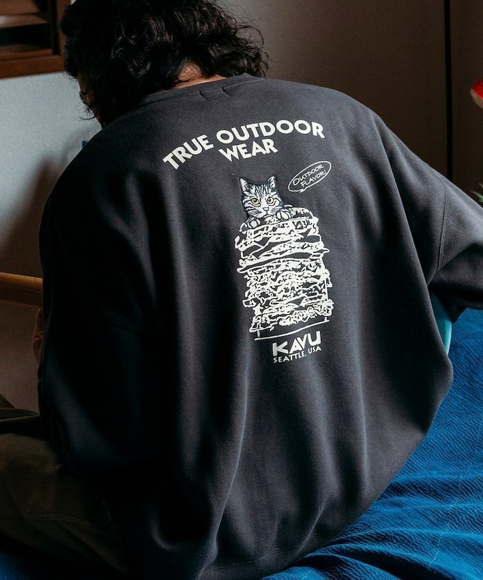 【フリークスストア/FREAK'S STORE】のKAVU×FREAK S STORE/カブ- 別注 デザイン刺繍 クルーネック スウェット / Burger Cat 【限定展開】 25AW インテリア・キッズ・メンズ・レディースファッション・服の通販 founy(ファニー) 　ファッション　Fashion　メンズファッション　Fashion for Men　インナー　Innerwear　グラフィック　Graphic, Graphic Design　シンプル　Simple, Minimal　スウェット / スエット　Sweatshirt, Sweatwear　トレンド　Trend, Trending Now　定番　Standard, Basic Item　ネコ　Cat, Feline Motif　人気　Popular, Best Seller　猫　Cat, Kitty　ビッグ　Big, Oversized　フロント　Front, Front Design　プリント　Print, Printed Pattern　ボトム　Bottoms, Lower Wear　別注　Limited Edition, Custom Order　ワンポイント　One Point, Statement Accent　A/W・秋冬　Autumn/Winter　冬　Winter / This Winter　おすすめ　Recommended / Our Picks　2025年　2025　2025-2026秋冬・A/W　Autumn/Winter 2025–26 AW25–26　スミクロ|ID: prp329100004721785 ipo3291000000034179094