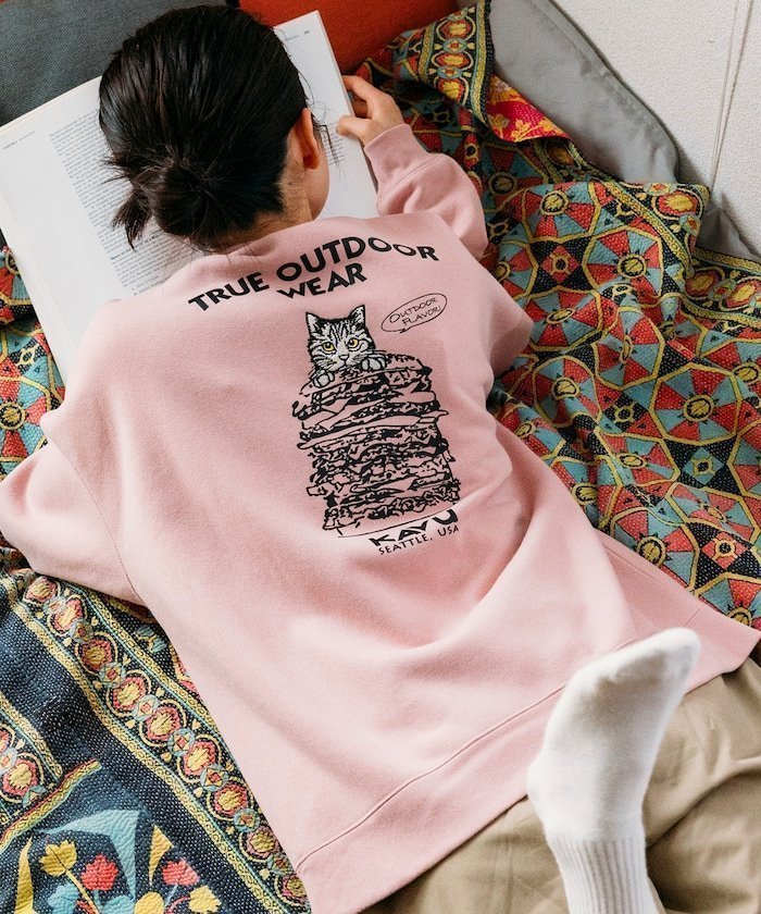 【フリークスストア/FREAK'S STORE】のKAVU×FREAK S STORE/カブ- 別注 デザイン刺繍 クルーネック スウェット / Burger Cat 【限定展開】 25AW インテリア・キッズ・メンズ・レディースファッション・服の通販 founy(ファニー) 　ファッション　Fashion　メンズファッション　Fashion for Men　インナー　Innerwear　グラフィック　Graphic, Graphic Design　シンプル　Simple, Minimal　スウェット / スエット　Sweatshirt, Sweatwear　トレンド　Trend, Trending Now　定番　Standard, Basic Item　ネコ　Cat, Feline Motif　人気　Popular, Best Seller　猫　Cat, Kitty　ビッグ　Big, Oversized　フロント　Front, Front Design　プリント　Print, Printed Pattern　ボトム　Bottoms, Lower Wear　別注　Limited Edition, Custom Order　ワンポイント　One Point, Statement Accent　A/W・秋冬　Autumn/Winter　冬　Winter / This Winter　おすすめ　Recommended / Our Picks　2025年　2025　2025-2026秋冬・A/W　Autumn/Winter 2025–26 AW25–26　ピンク|ID: prp329100004721785 ipo3291000000034857457