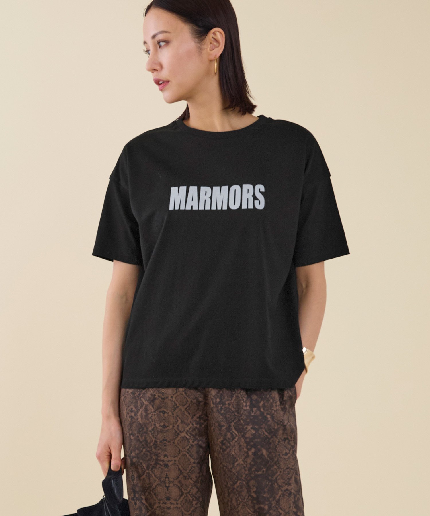 【マイカ ディール/MICA & DEAL】の【marmors】 MARMORS flocky logo T-shirt インテリア・キッズ・メンズ・レディースファッション・服の通販 founy(ファニー) 　ファッション　Fashion　レディースファッション　Fashion for Women　トップス・カットソー　Cut & Sew Tops　シャツ・ブラウス・オフィスカジュアル　Elegant Blouses & Button-Ups　ロングTシャツ・Tシャツ　Longline T-Shirts & Tees　アクセサリー　Fashion Accessories　インナー　Innerwear　シンプル　Simple, Minimal　ジャケット　Jacket, Outerwear　スタイリッシュ　Stylish, Fashionable　ストレート　Straight, Straight Cut　定番　Standard, Basic Item　フロント　Front, Front Design　プリント　Print, Printed Pattern　ワンポイント　One Point, Statement Accent　おすすめ　Recommended / Our Picks　BLACK|ID: prp329100004721811 ipo3291000000034125009